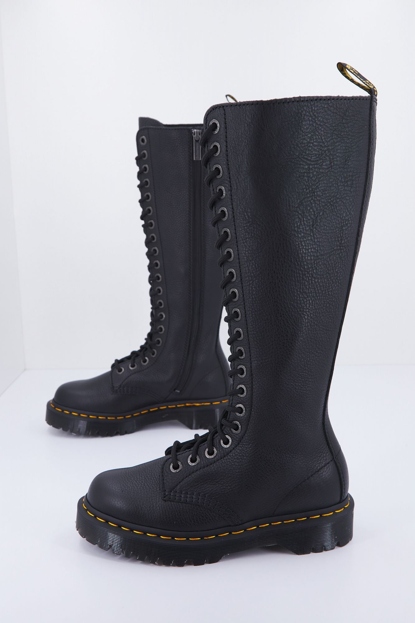 DR. MARTENS 1B60 BEX en color NEGRO (2)