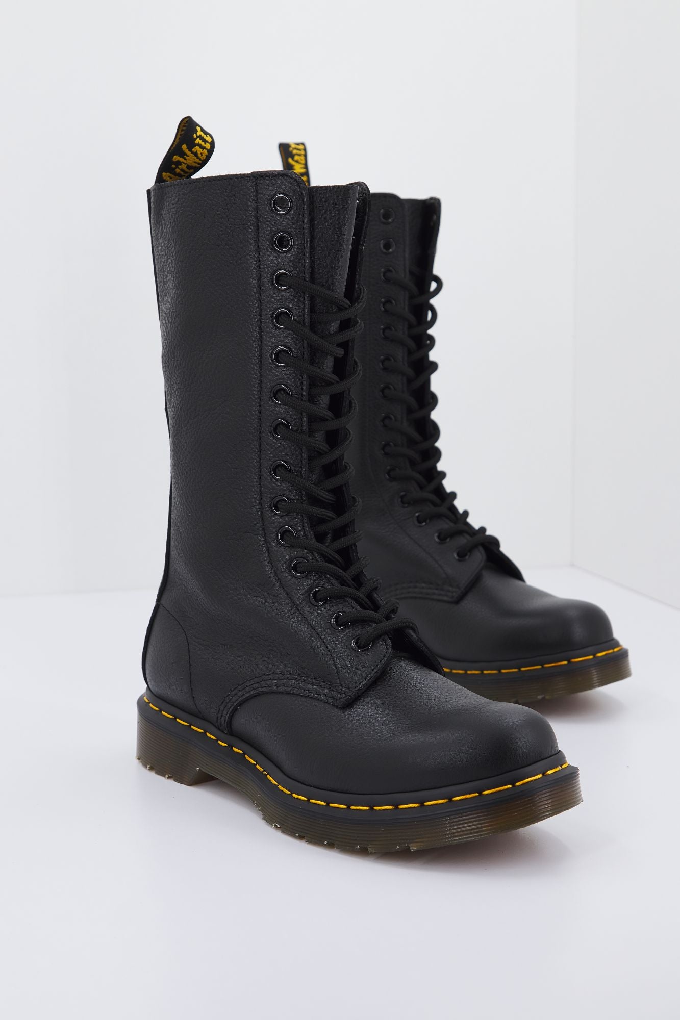 DR. MARTENS  EYE VIRGINIA en color NEGRO (2)