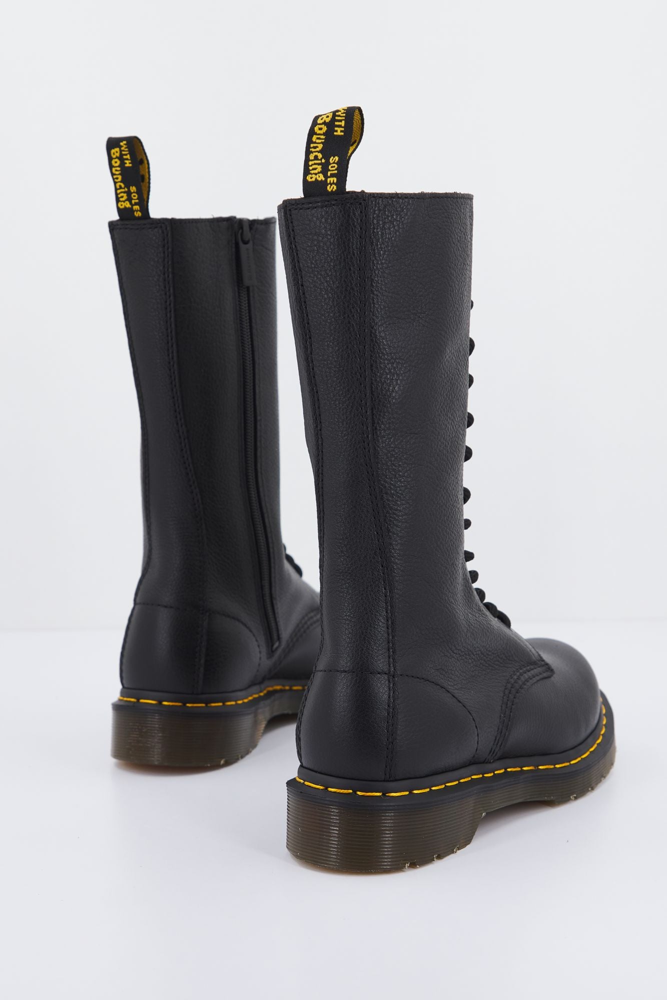 DR. MARTENS  EYE VIRGINIA en color NEGRO (3)