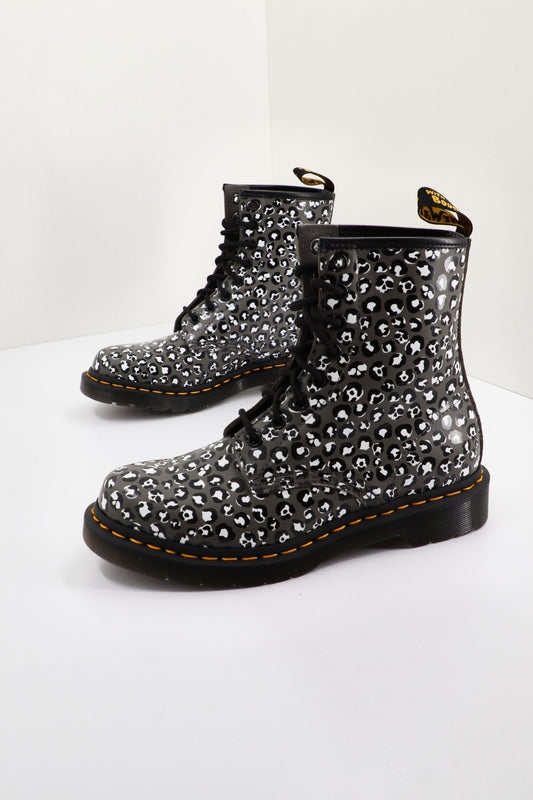 DR. MARTENS GUNMETAL LOUD SMOOT en color ANIMAL PRINT (1)