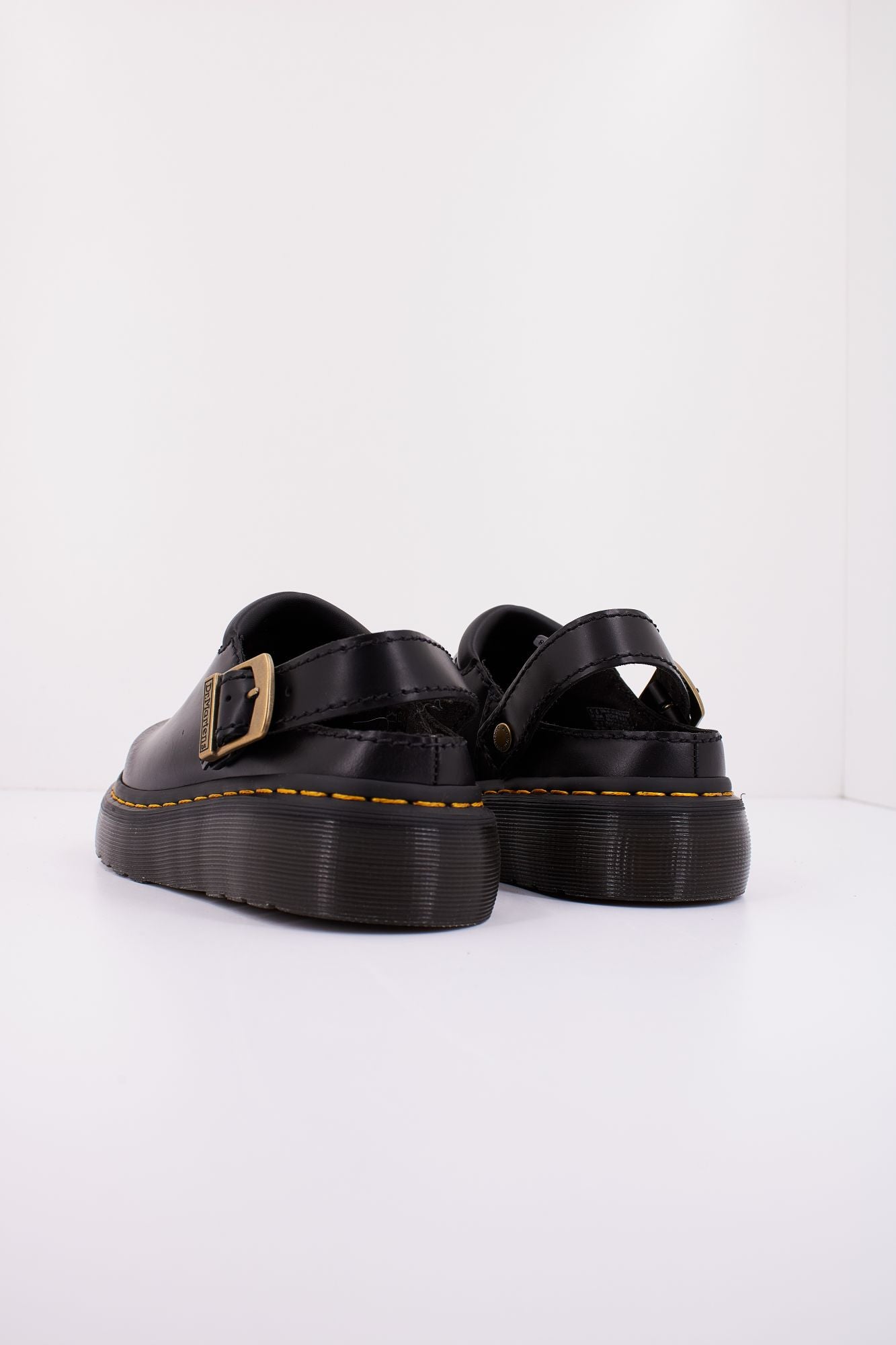 DR. MARTENS LAKETEN en color NEGRO (3)