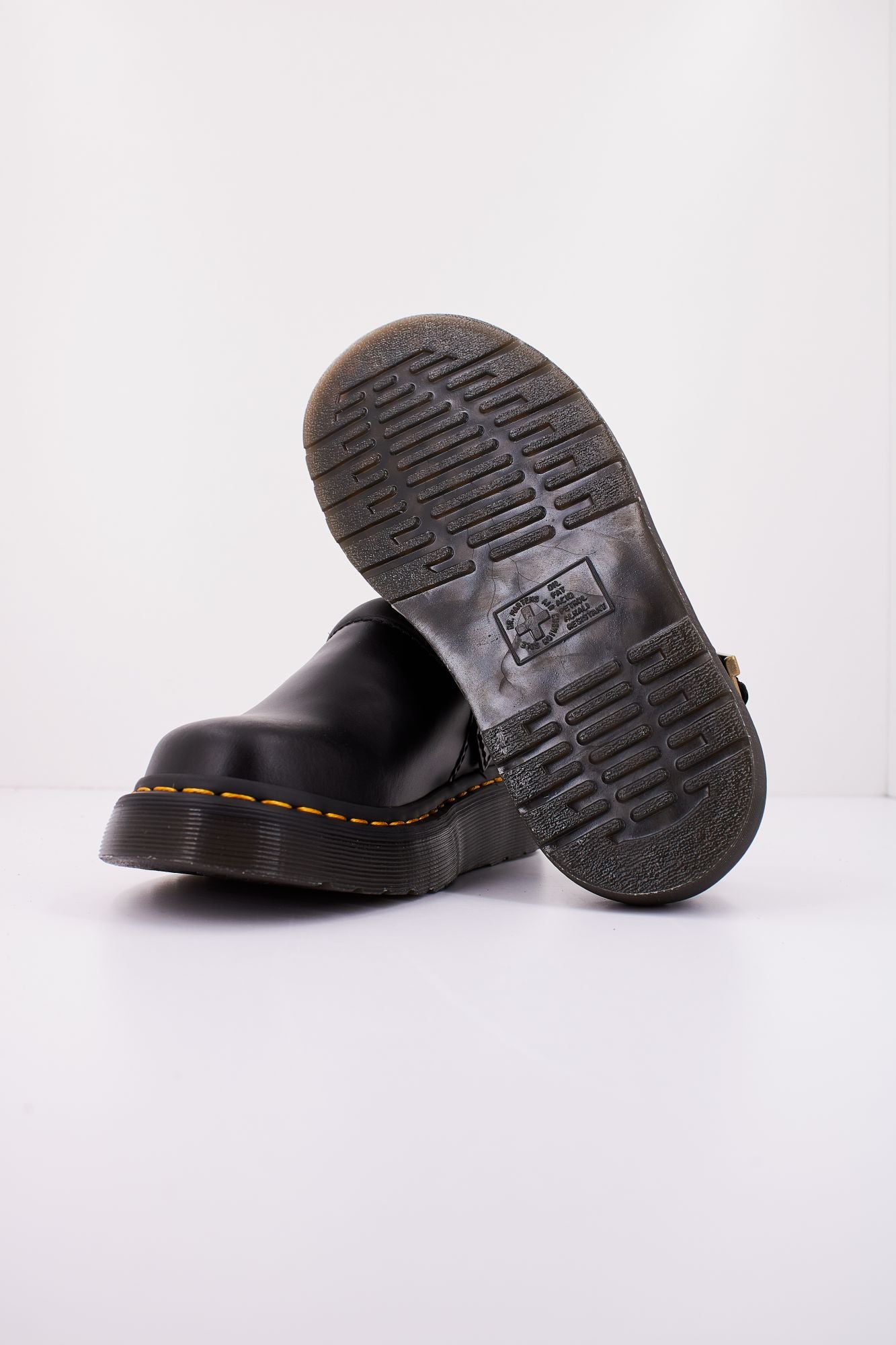 DR. MARTENS LAKETEN en color NEGRO (4)