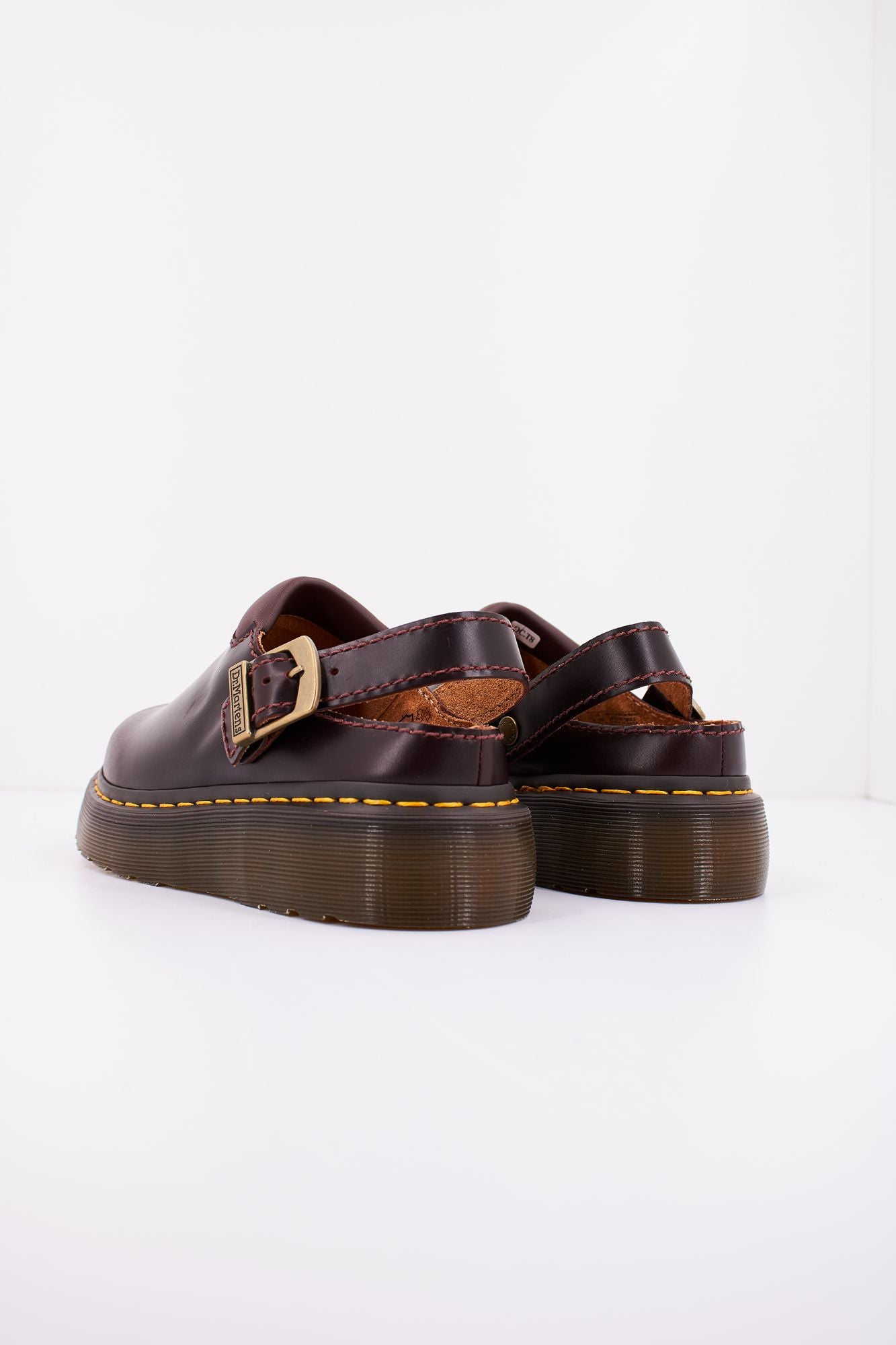 DR. MARTENS LAKETEN en color MARRON (3)