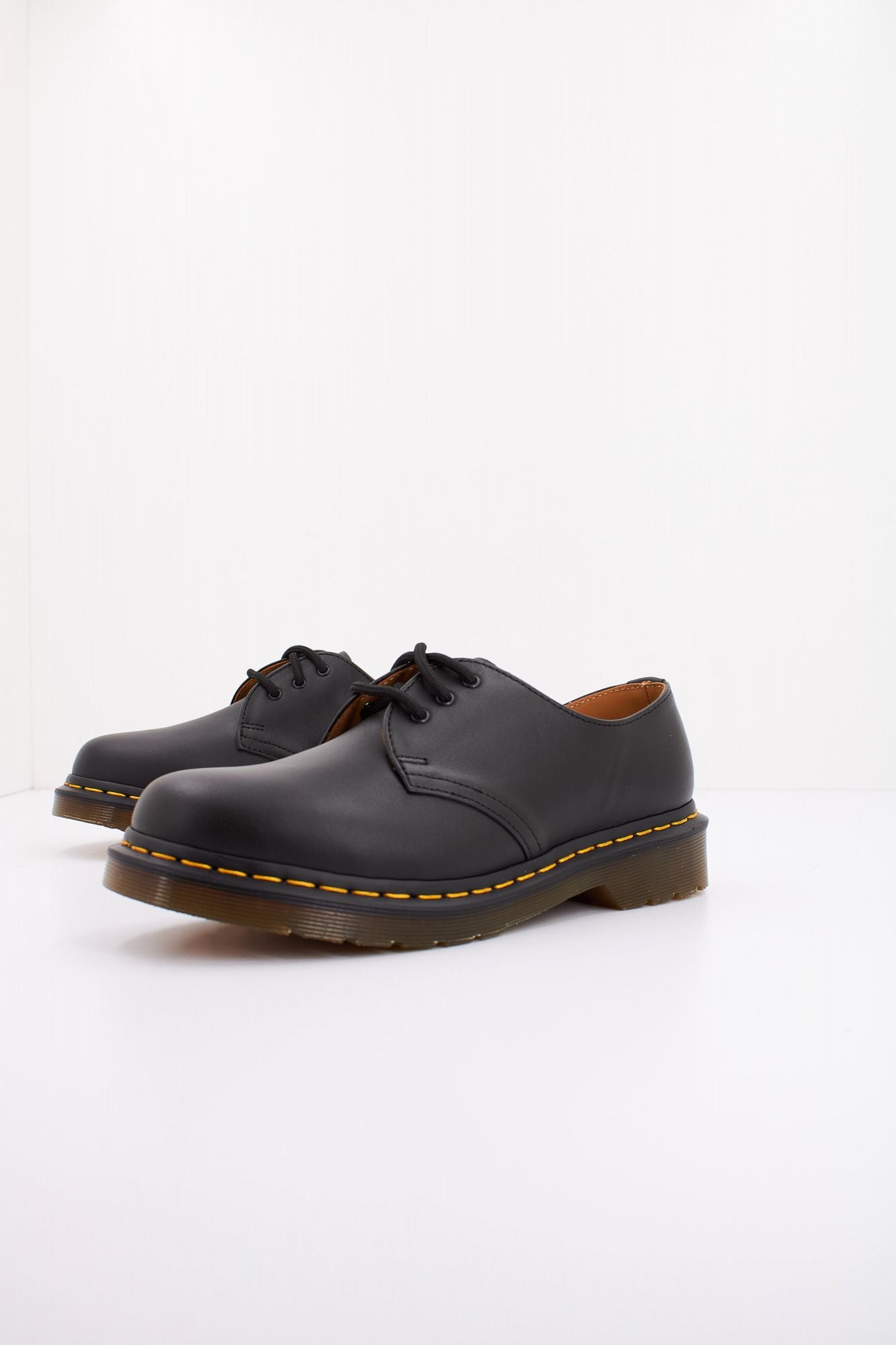 DR. MARTENS 1461 en color NEGRO (2)