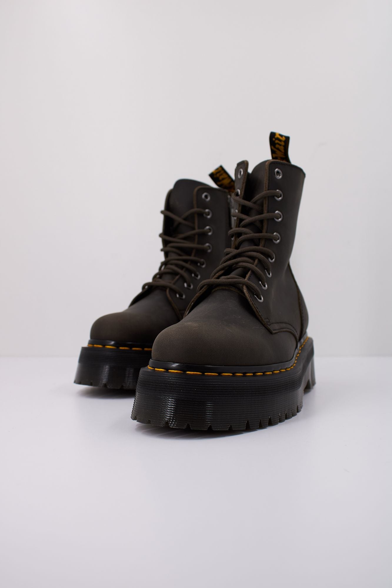 DR. MARTENS JADON en color GRIS (2)