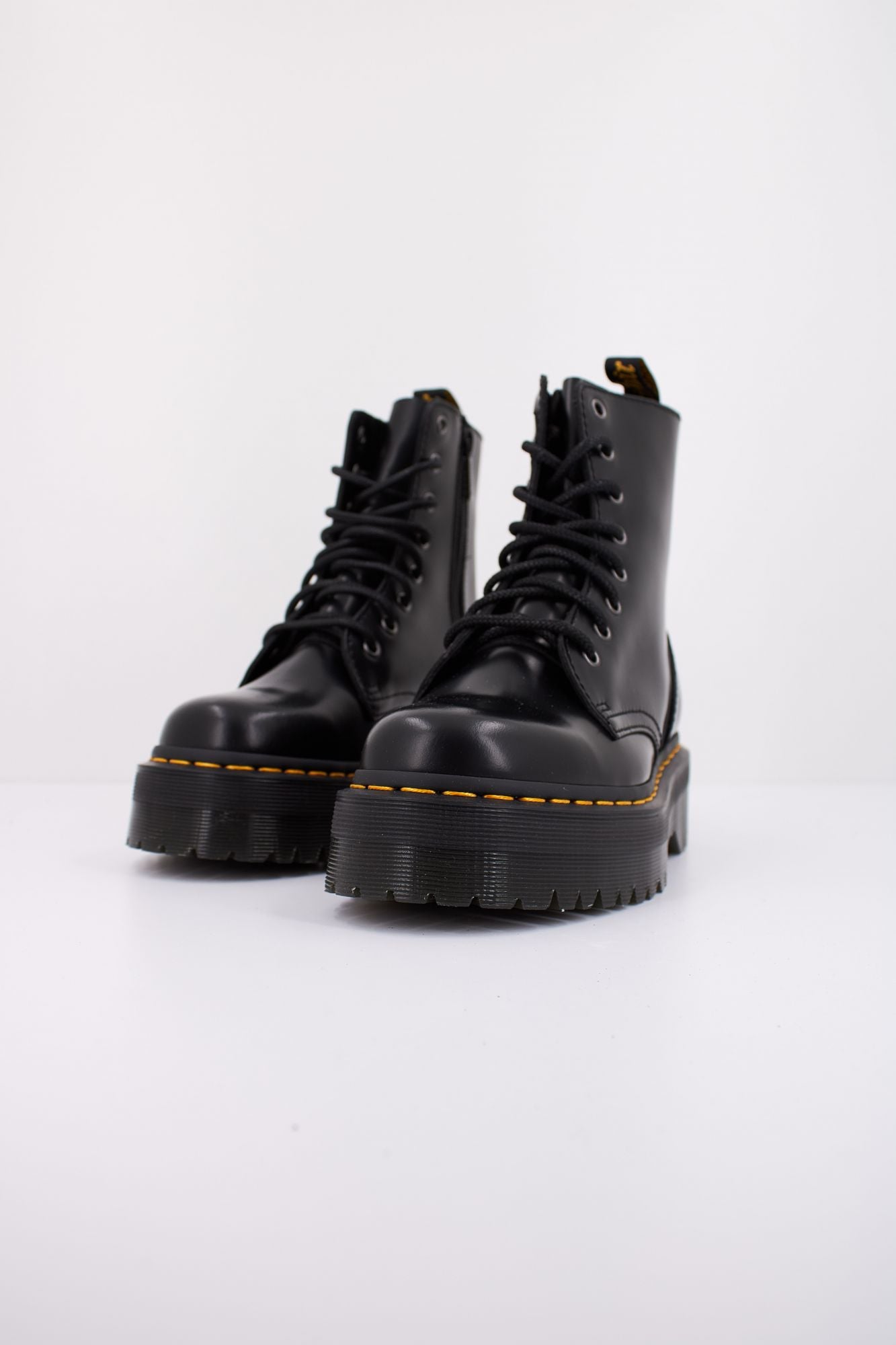 DR. MARTENS JADON 8 EYELETS en color NEGRO (2)