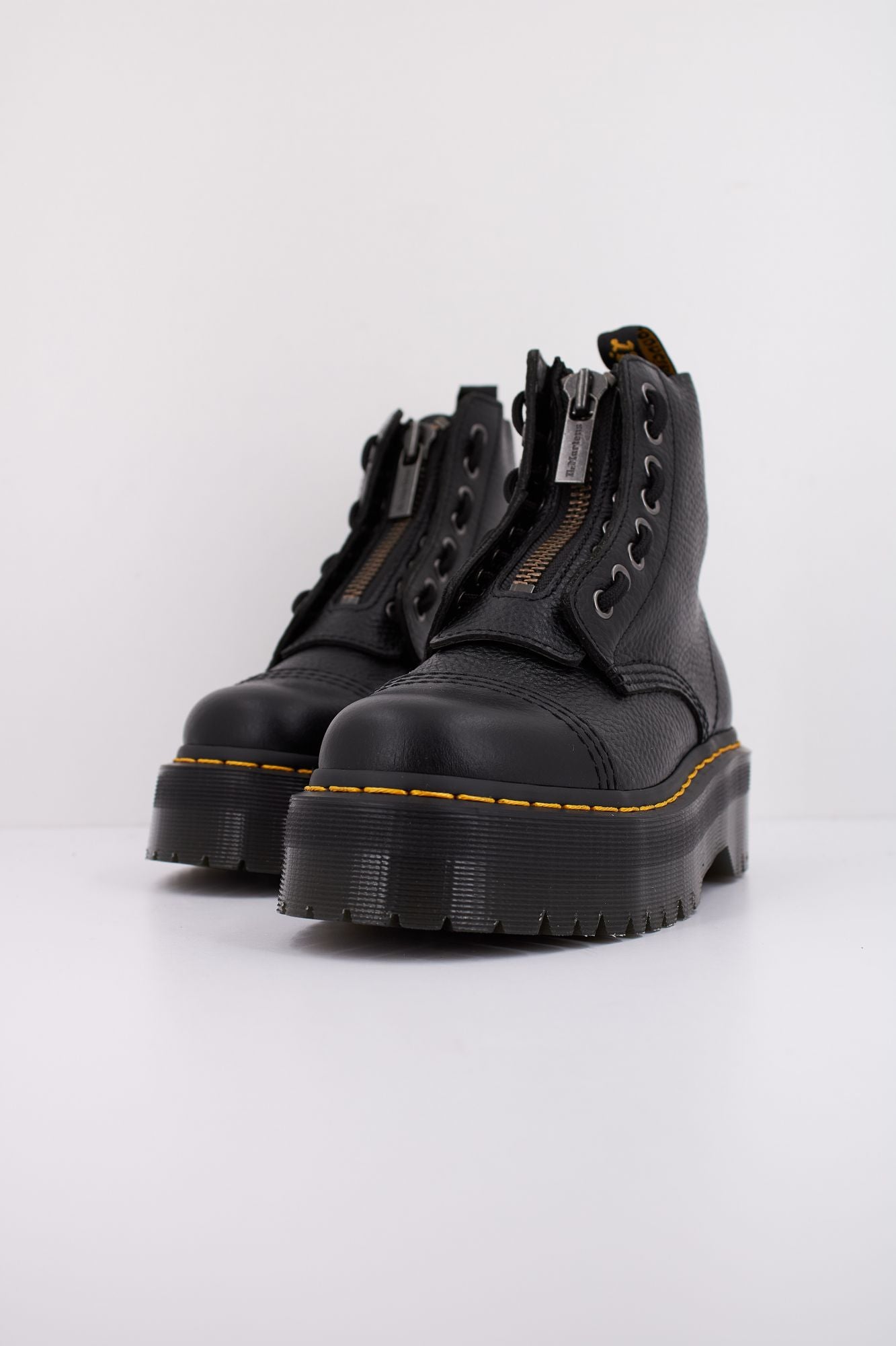 DR. MARTENS SINCLAIR 8 EYE AUNT S en color NEGRO (2)