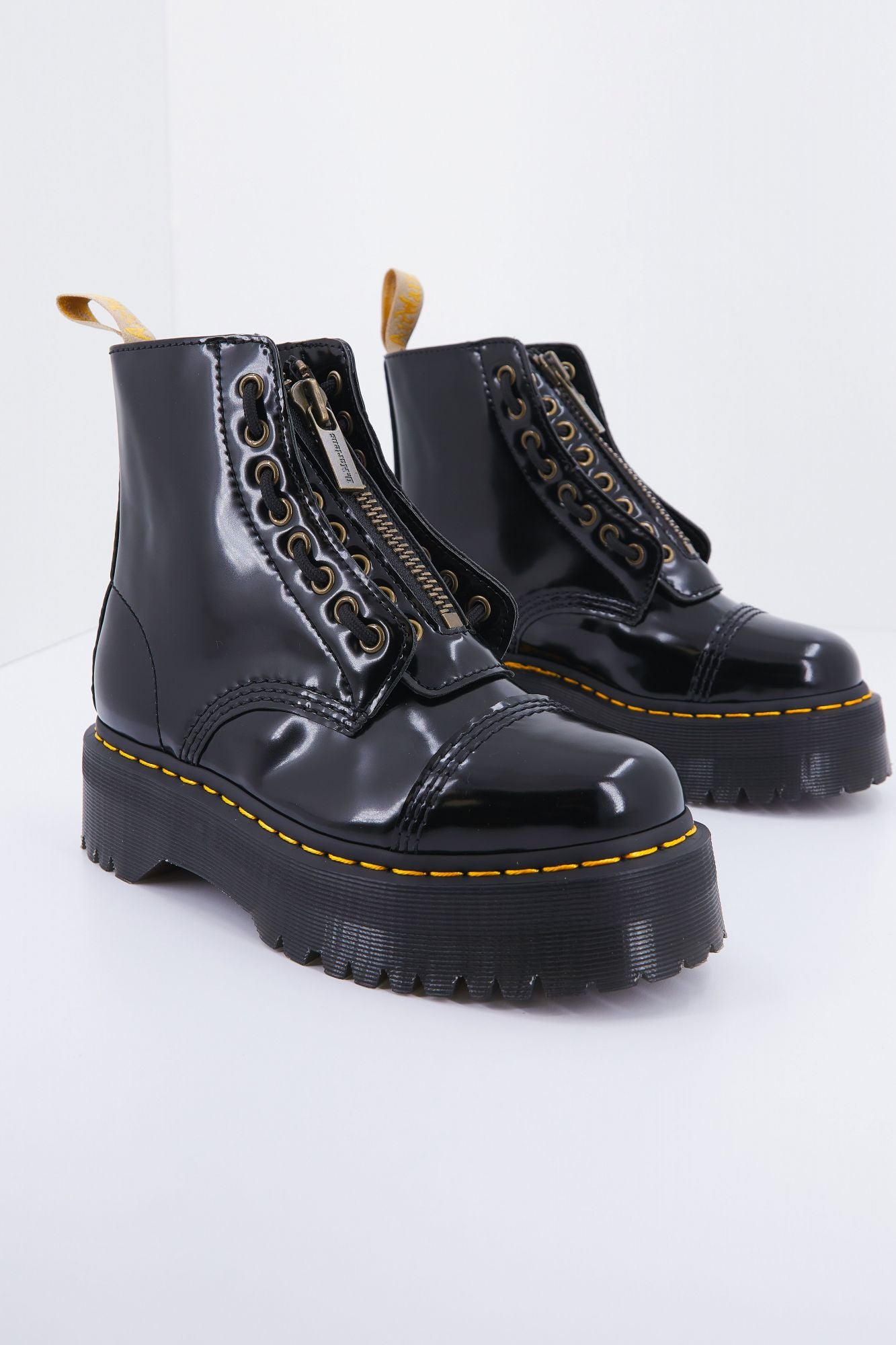 DR. MARTENS VEGAN SINCLAIR en color NEGRO (2)