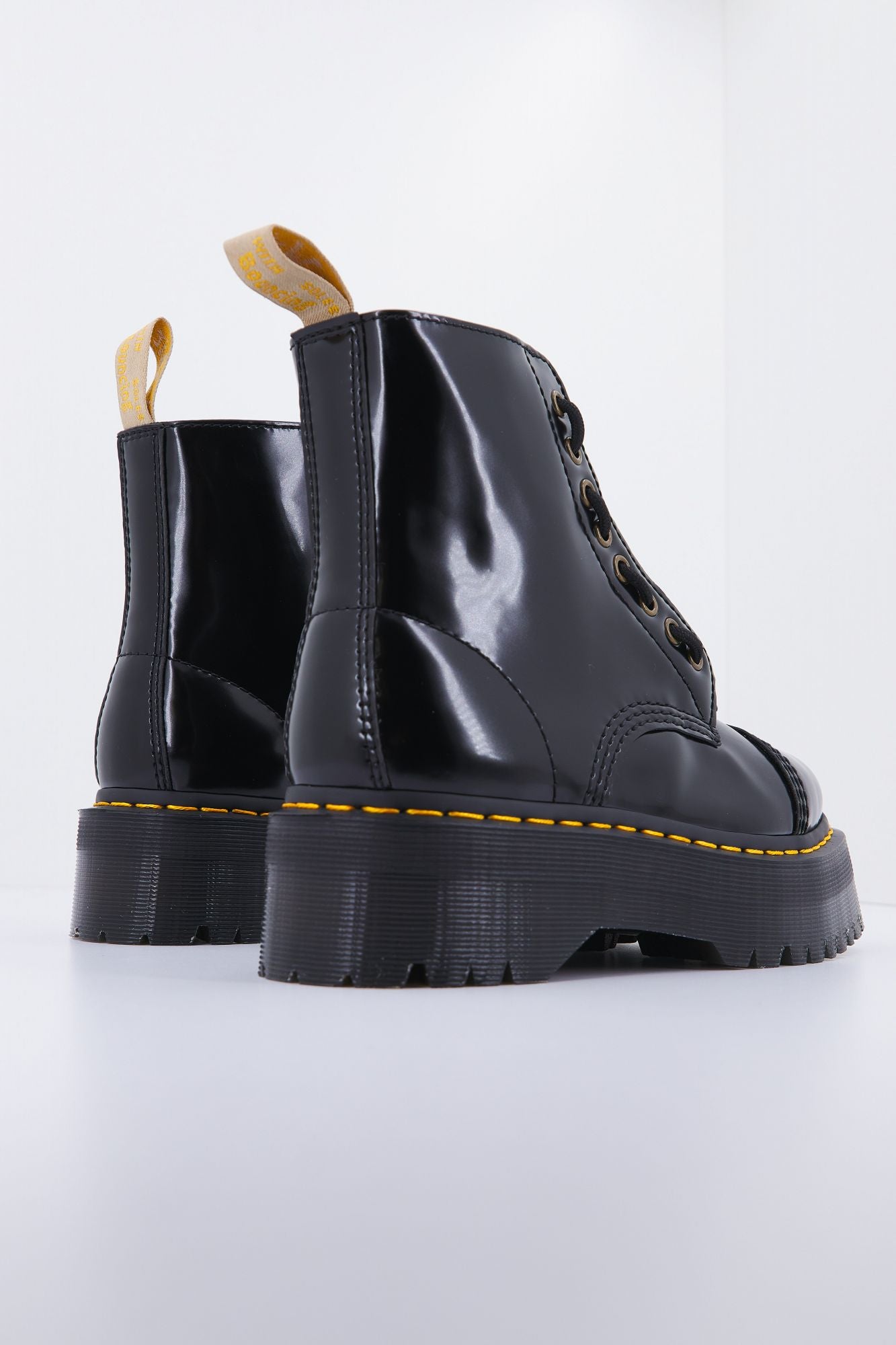 DR. MARTENS VEGAN SINCLAIR en color NEGRO (3)