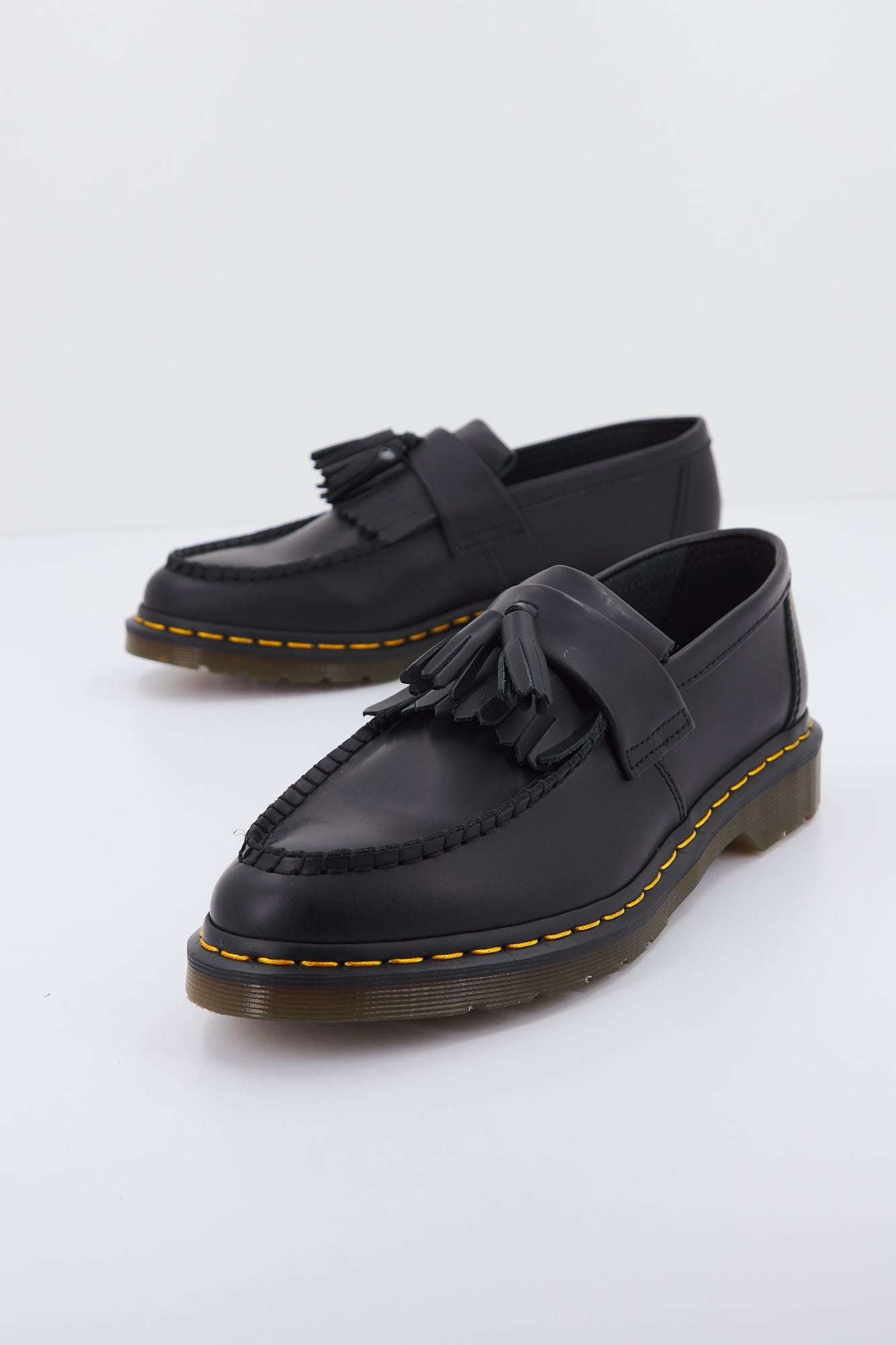 DR. MARTENS ADRIAN YS en color NEGRO (1)