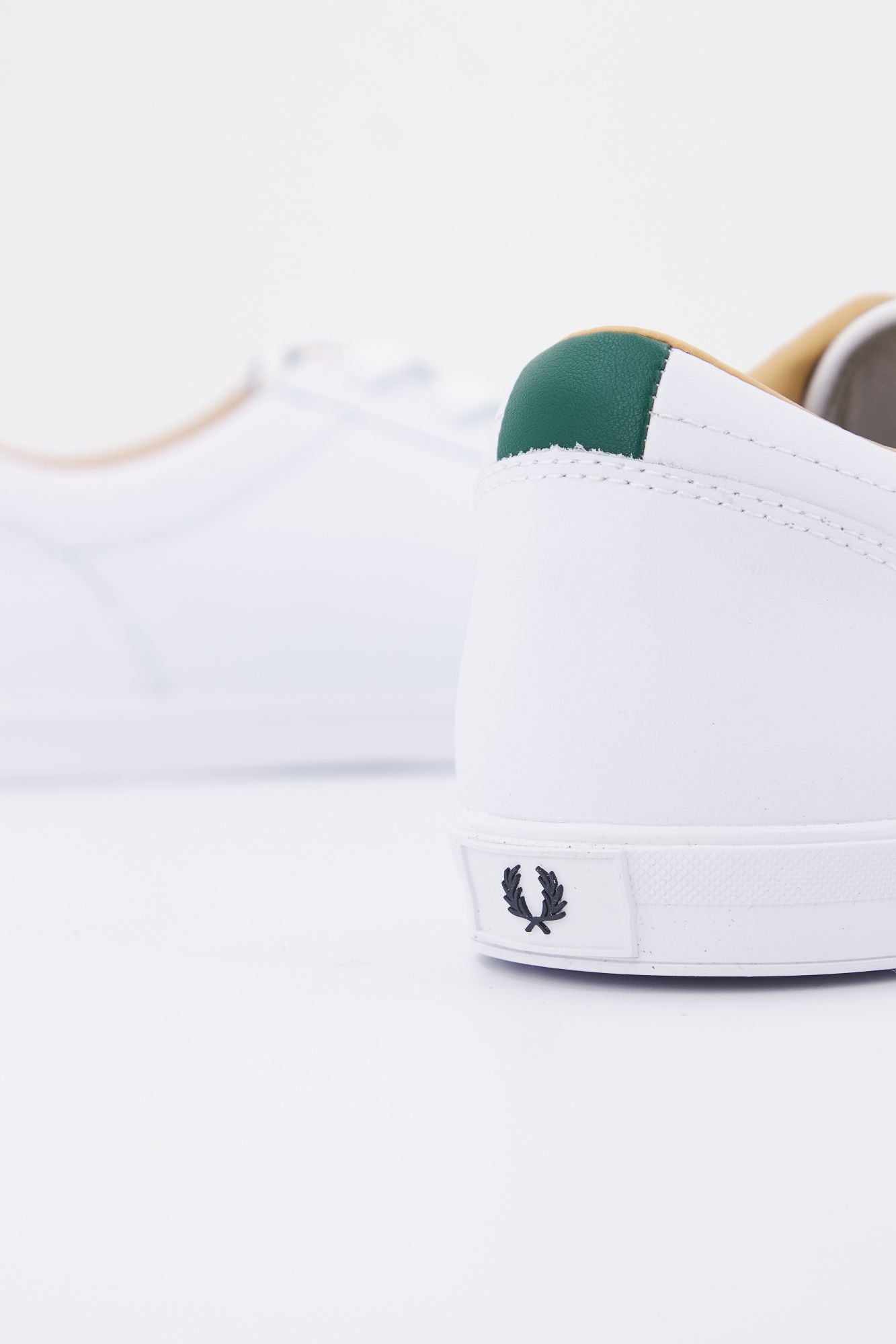 FRED PERRY B1228  en color BLANCO (4)