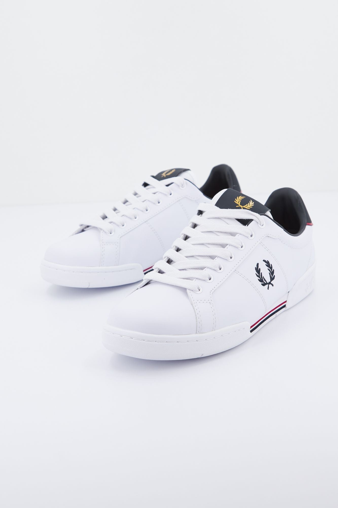 FRED PERRY LEATHER en color BLANCO (2)