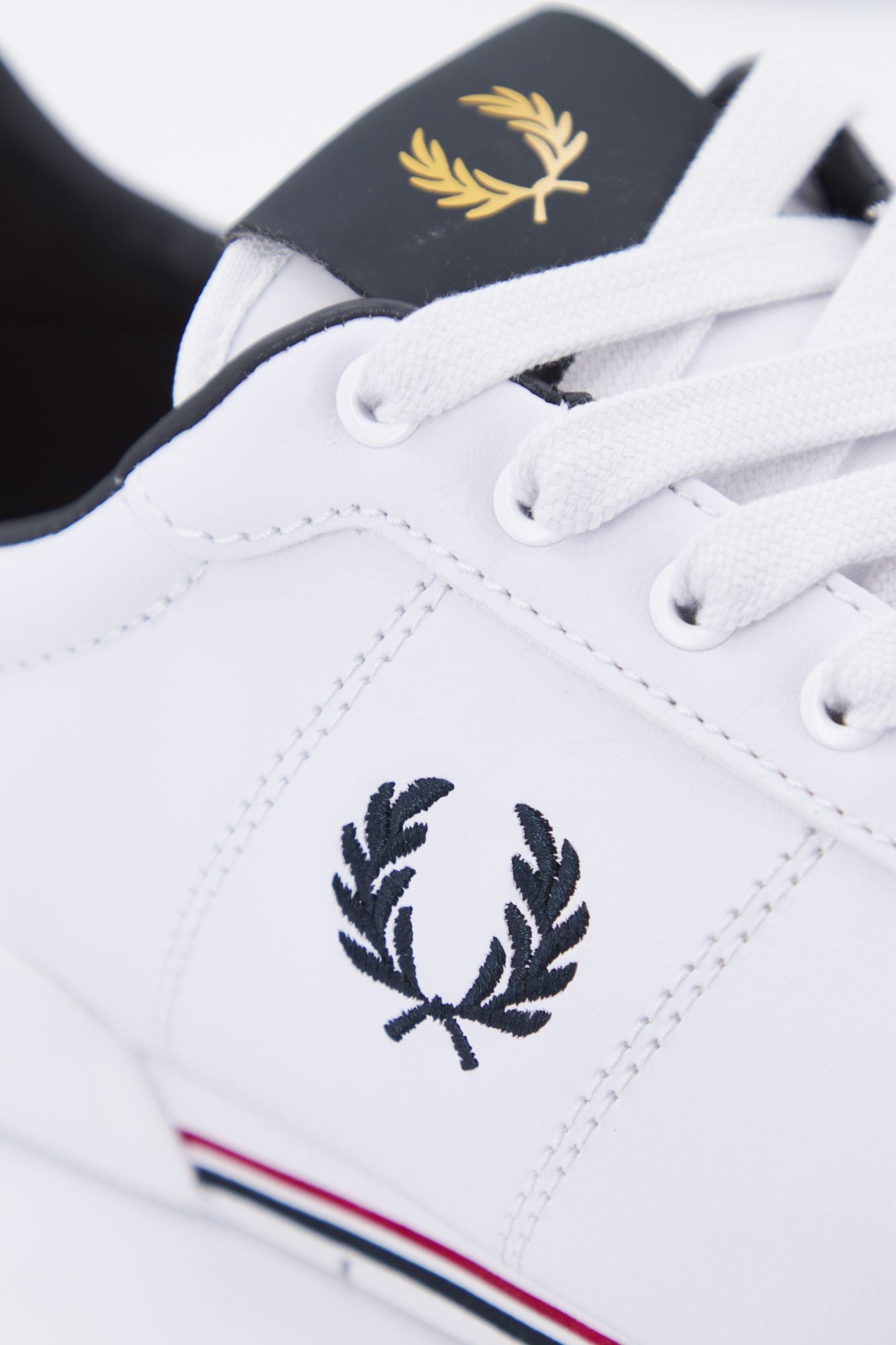 FRED PERRY LEATHER en color BLANCO (4)