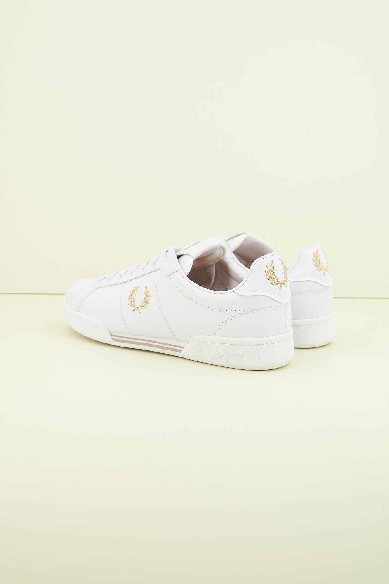 FRED PERRY  B722 LEATHER en color BLANCO (3)