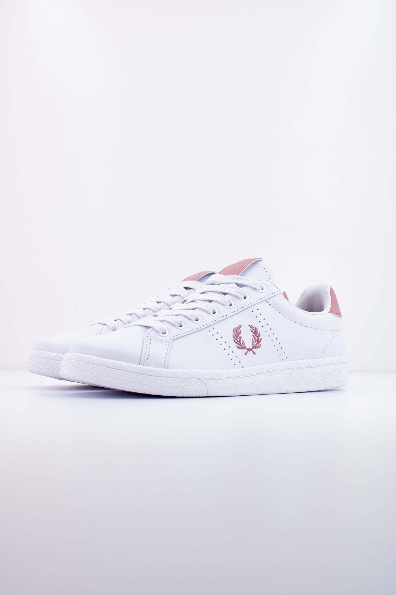 FRED PERRY LEATHER en color BLANCO (2)