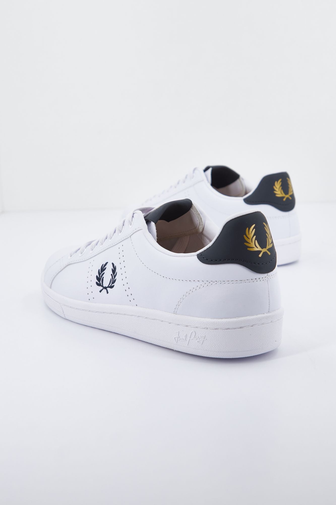 FRED PERRY  LEATHER en color BLANCO (3)