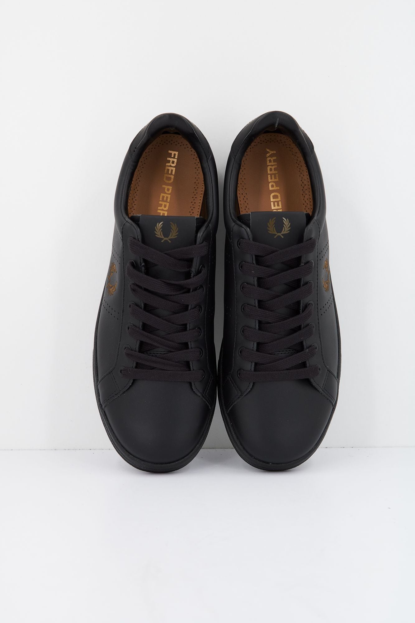 FRED PERRY LEATHER en color NEGRO (2)