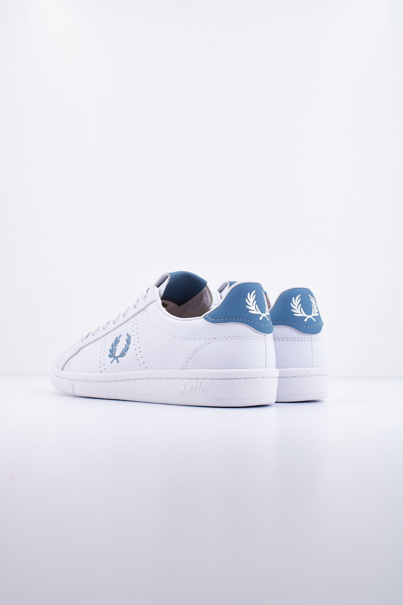 FRED PERRY  LEATHER en color BLANCO (3)