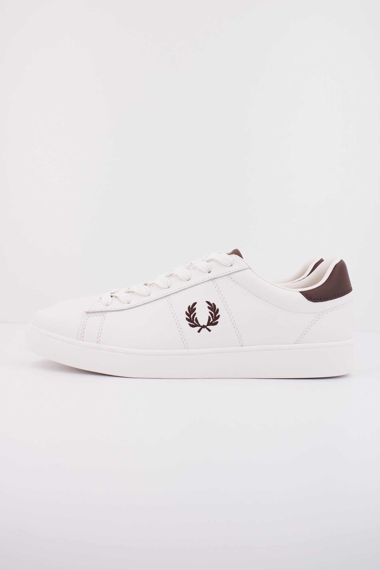 FRED PERRY SPENCER LEATHER en color BLANCO (1)