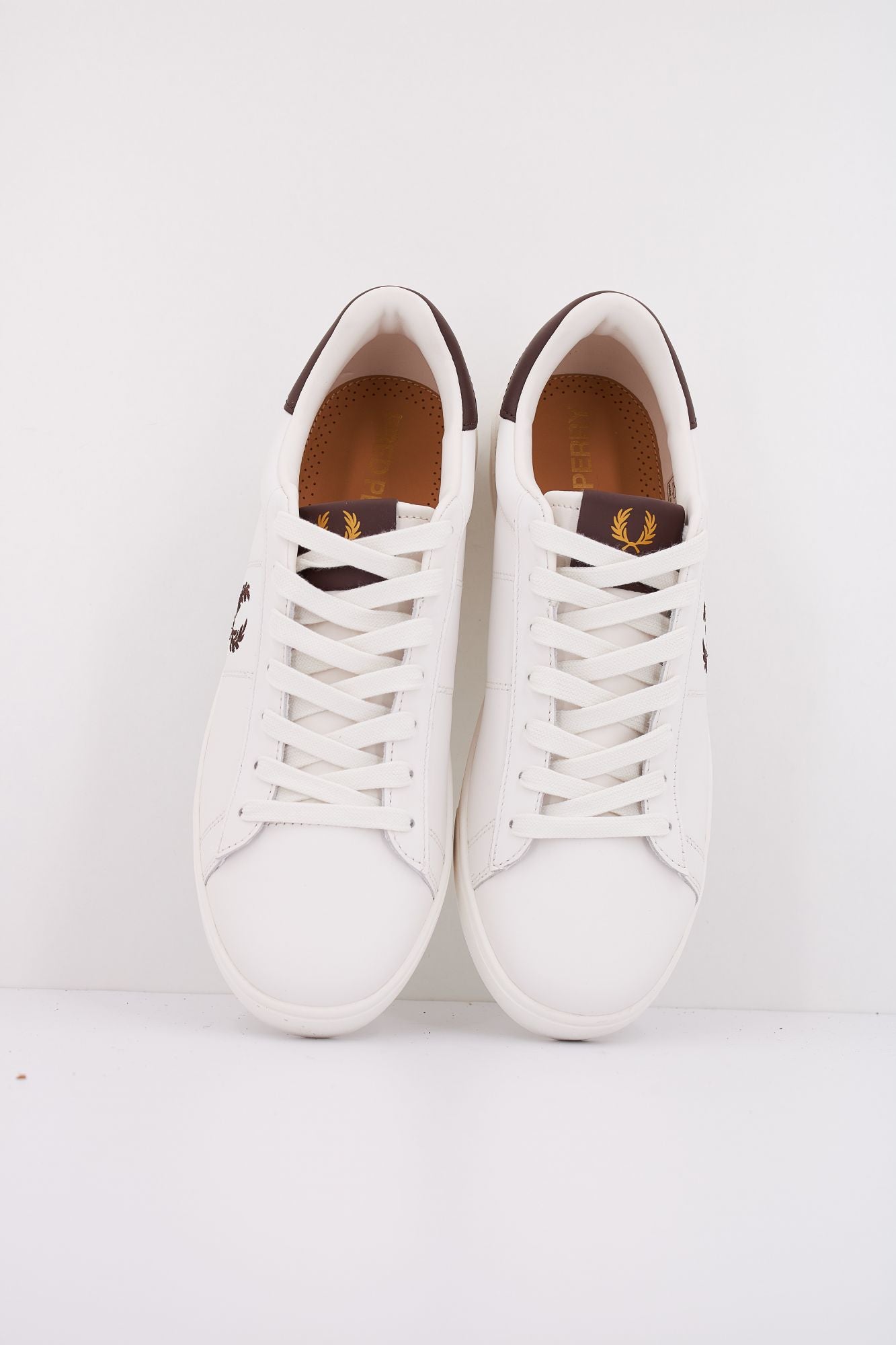 FRED PERRY SPENCER LEATHER en color BLANCO (3)