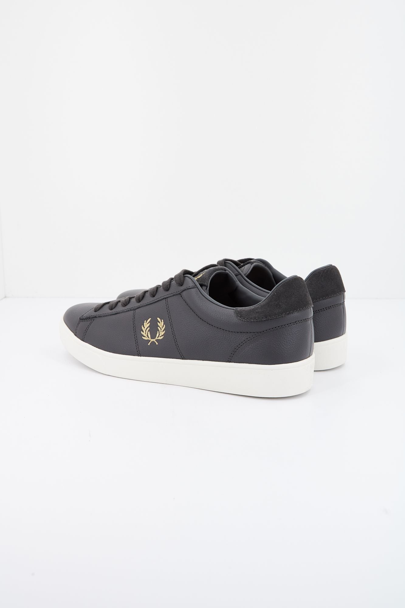 FRED PERRY SPENCER TUMBLED LTH en color GRIS (3)