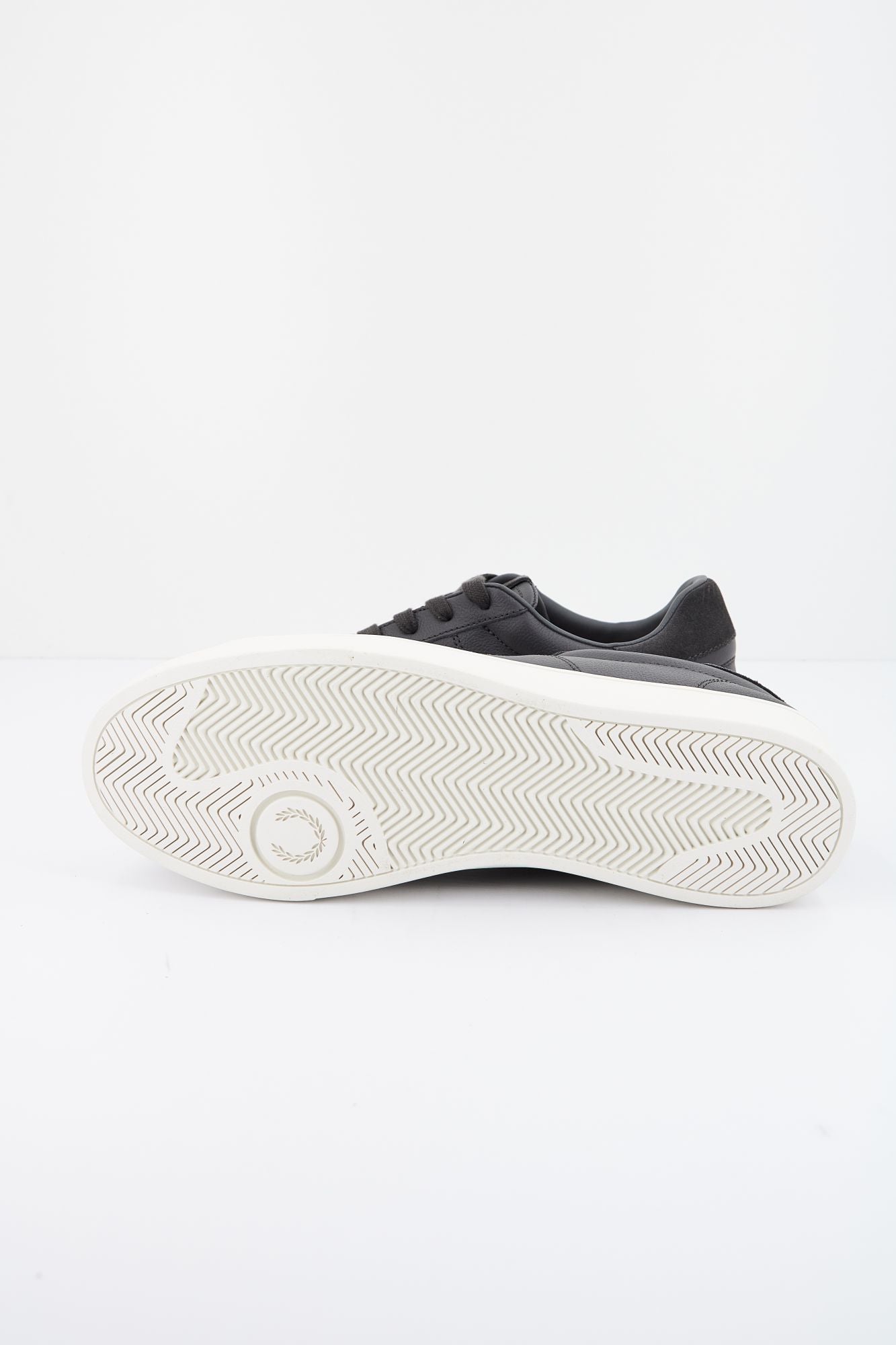 FRED PERRY SPENCER TUMBLED LTH en color GRIS (4)