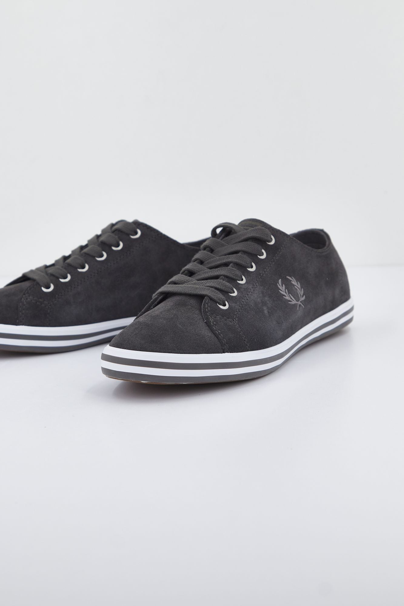 FRED PERRY KINGSTON SUEDE en color GRIS (1)