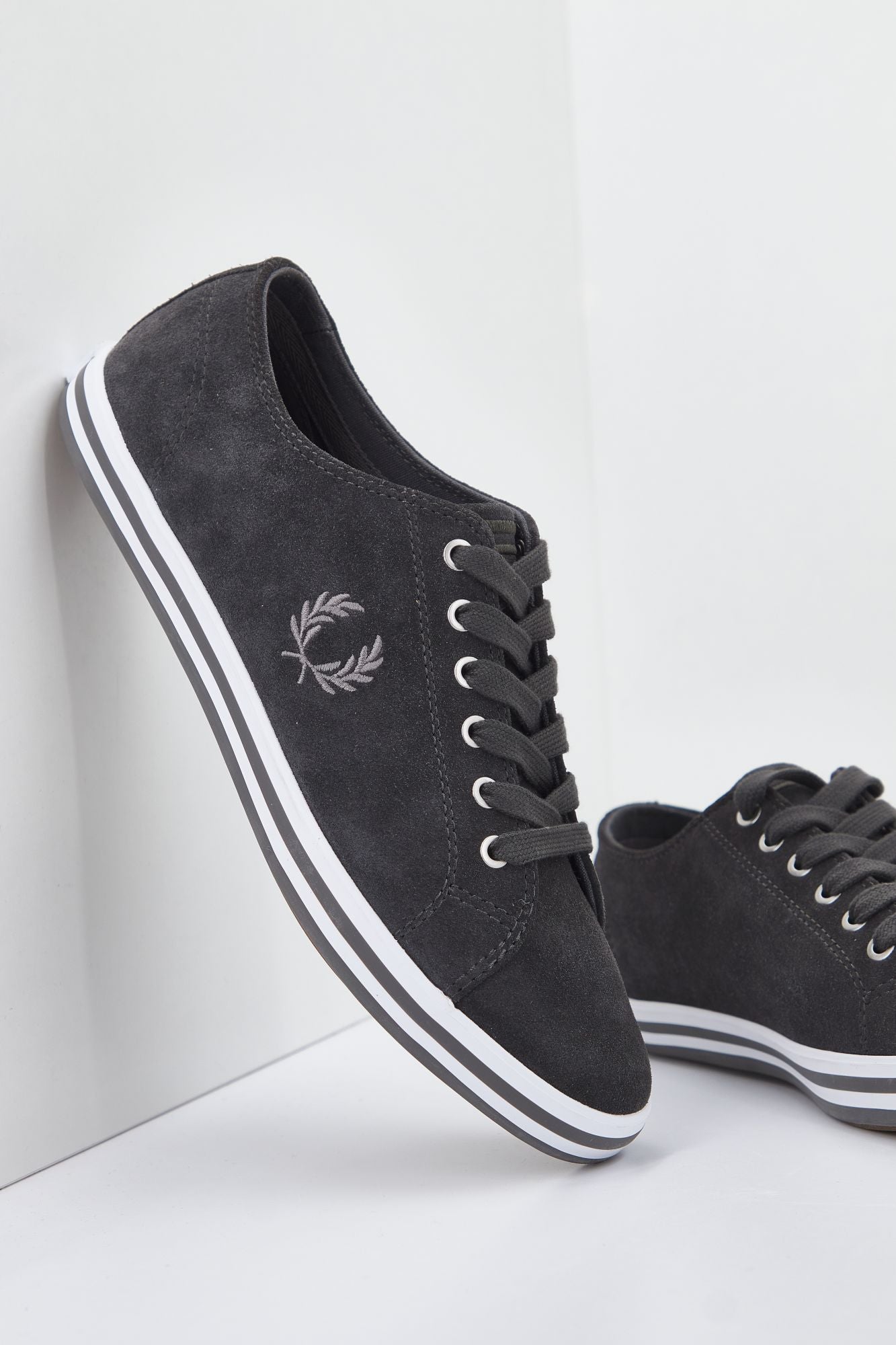 FRED PERRY KINGSTON SUEDE en color GRIS (2)