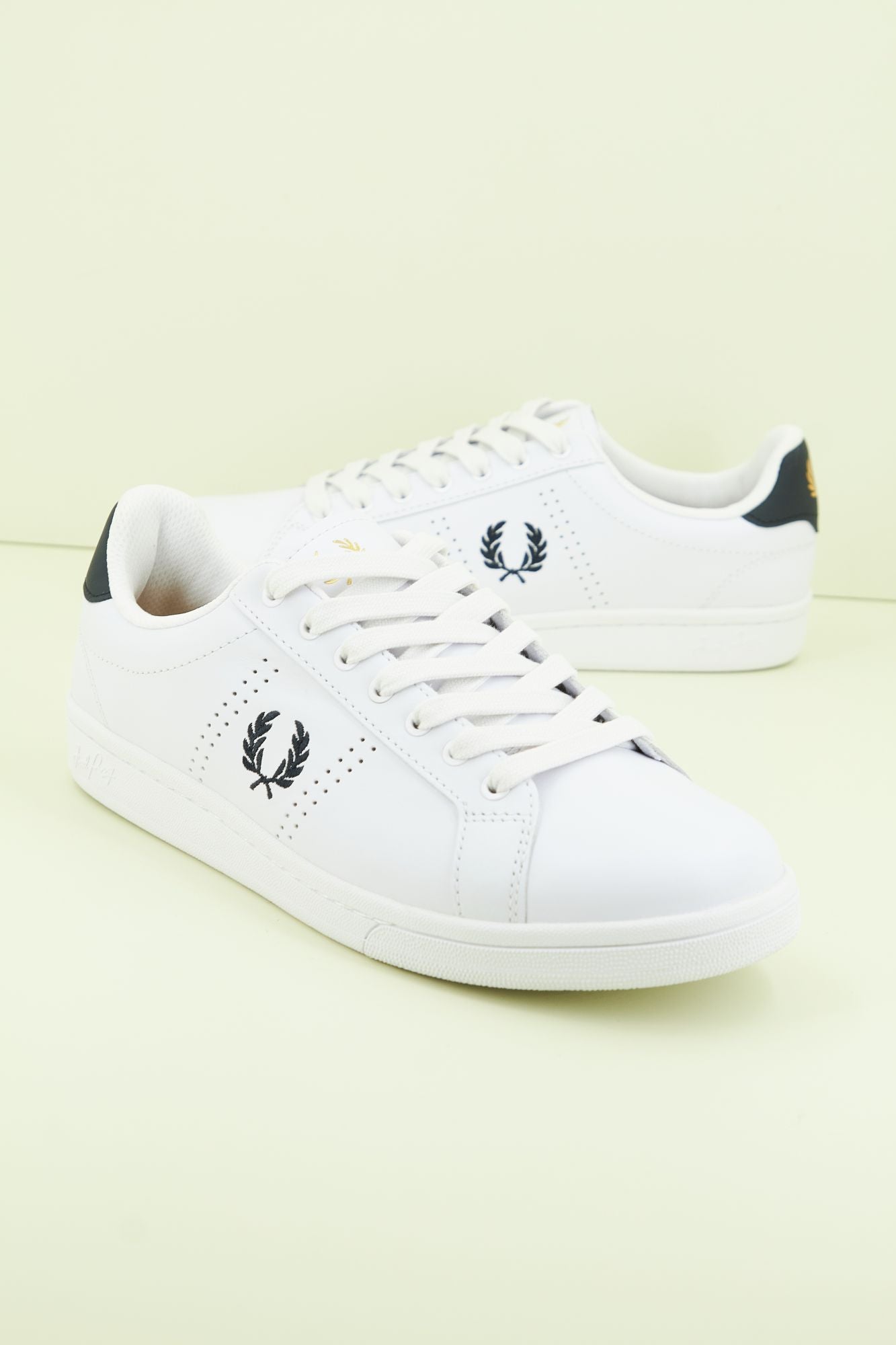 FRED PERRY  B721  en color BLANCO (1)