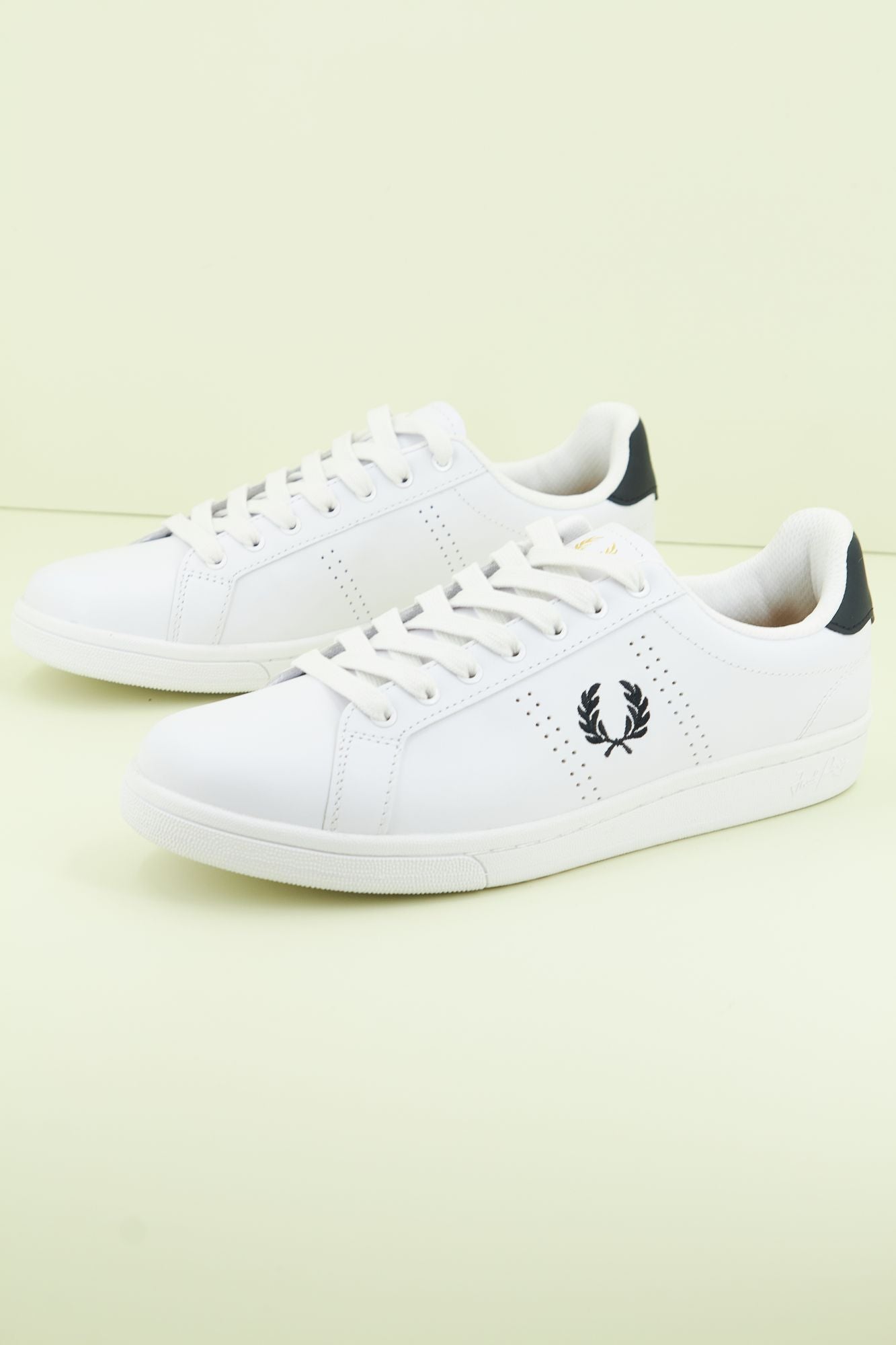 FRED PERRY  B721  en color BLANCO (2)