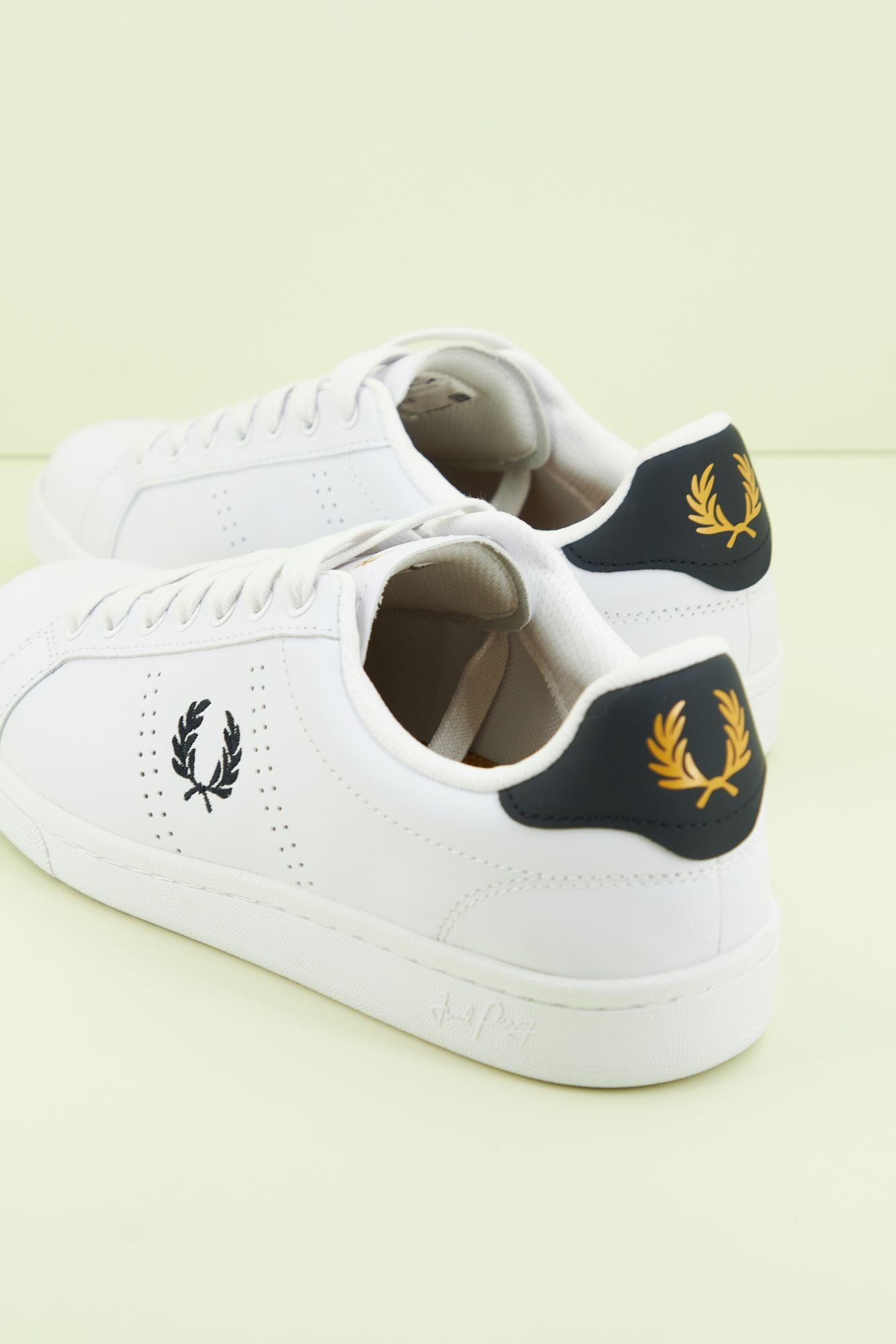 FRED PERRY  B721  en color BLANCO (3)