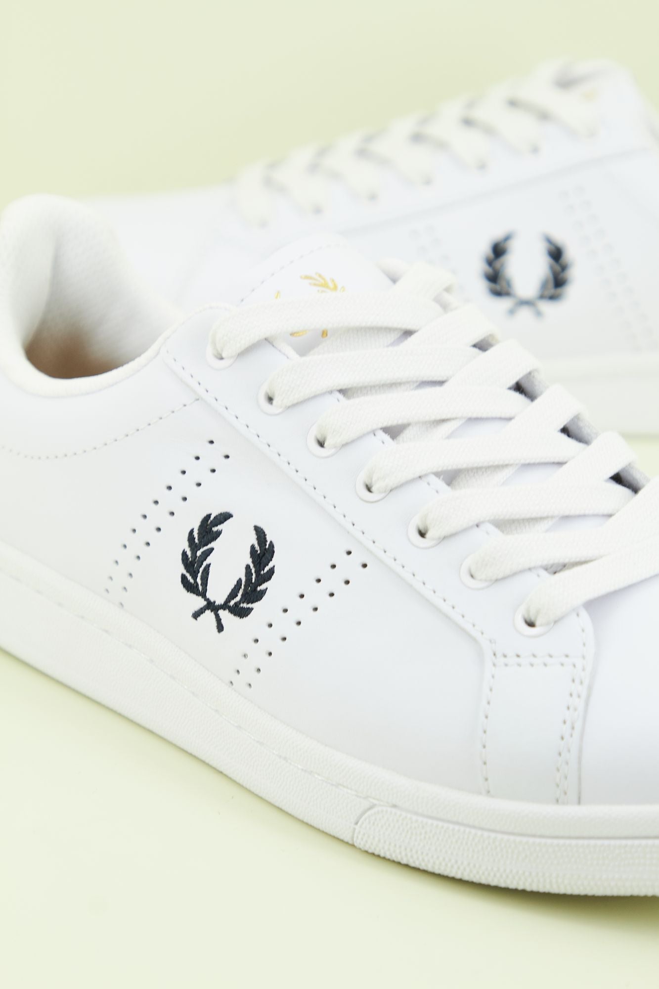 FRED PERRY  B721  en color BLANCO (4)