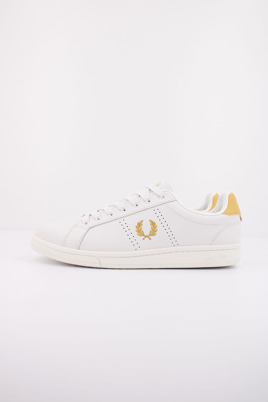 FRED PERRY  B721 LEATHER en color BLANCO (1)