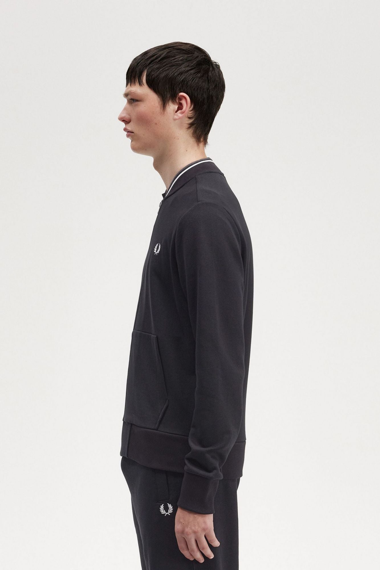 FRED PERRY ZIP THROUGH en color NEGRO (2)