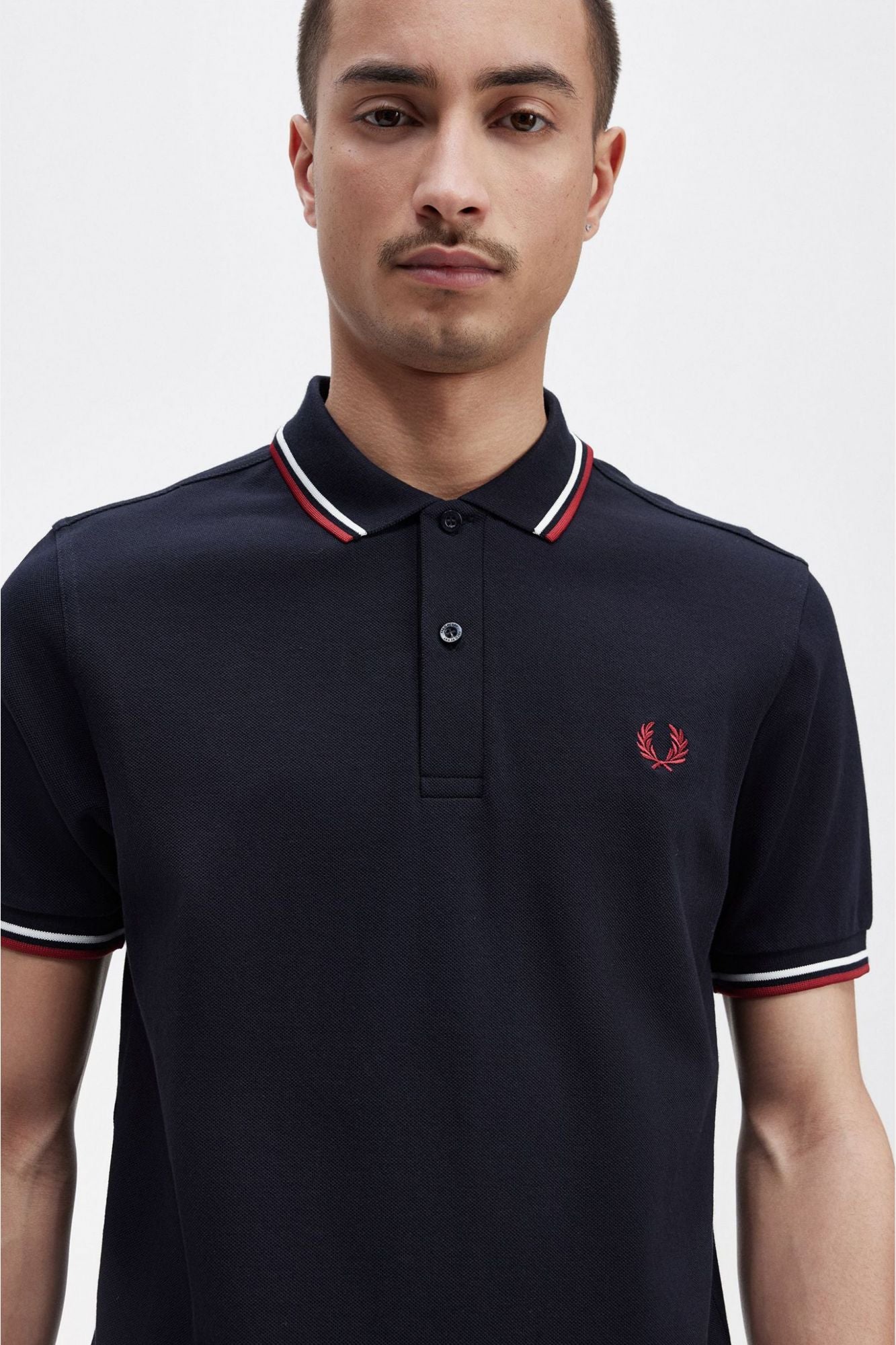 FRED PERRY TWIN TIPPED en color AZUL (3)