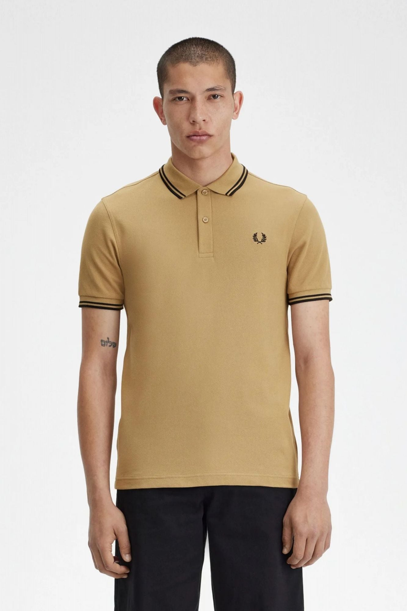 FRED PERRY M3600FP en color MARRON (1)