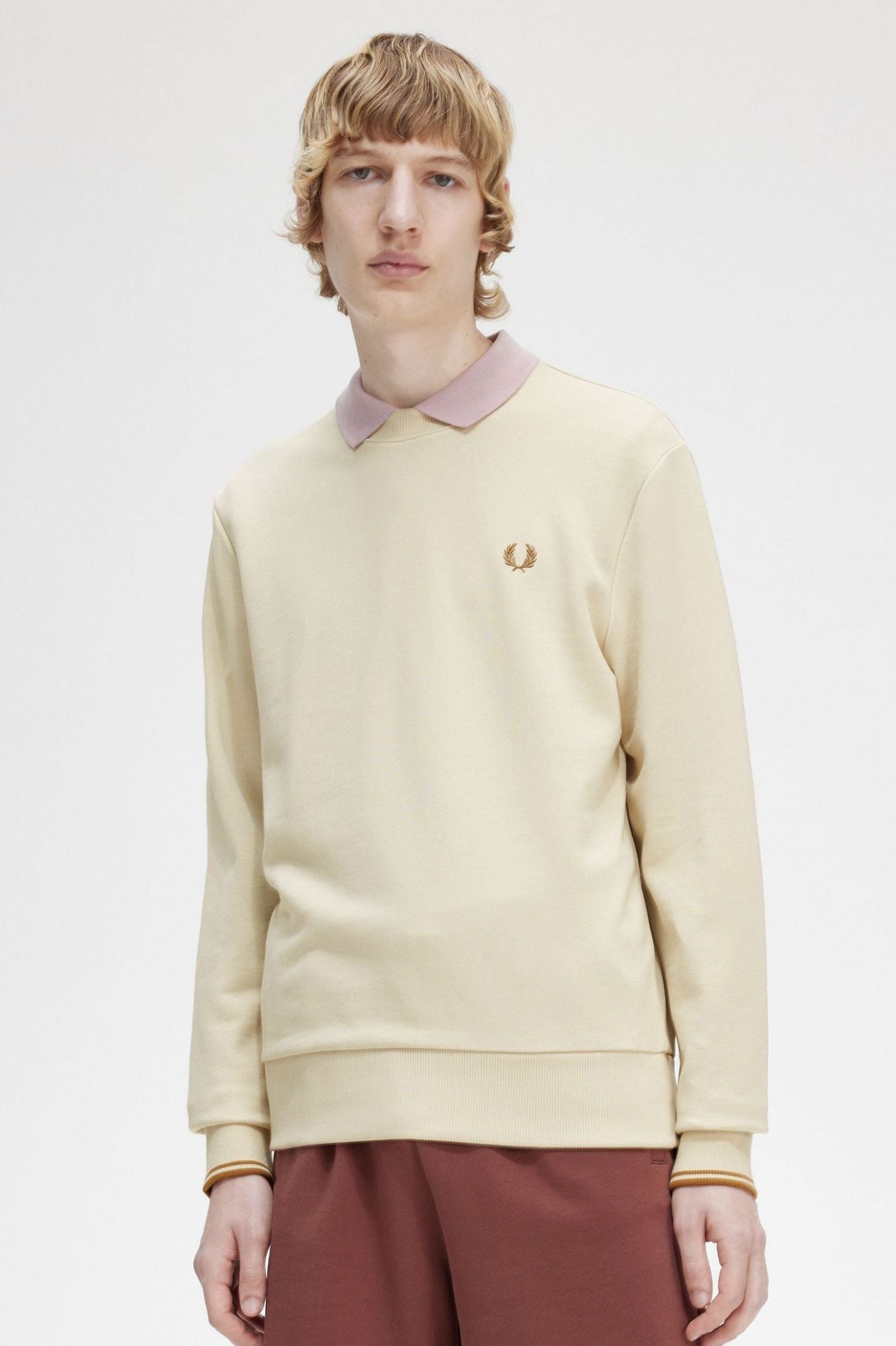 FRED PERRY CREW NECK en color BEIS (1)