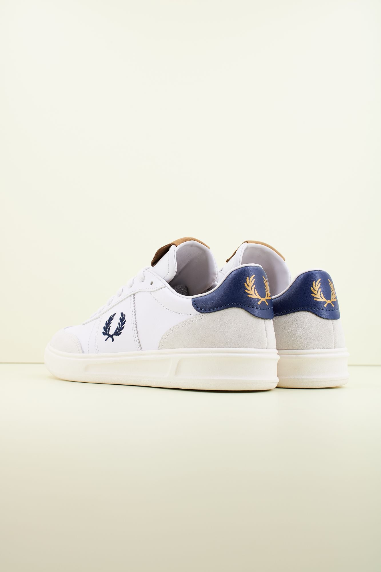 FRED PERRY LEATHER en color BLANCO (3)