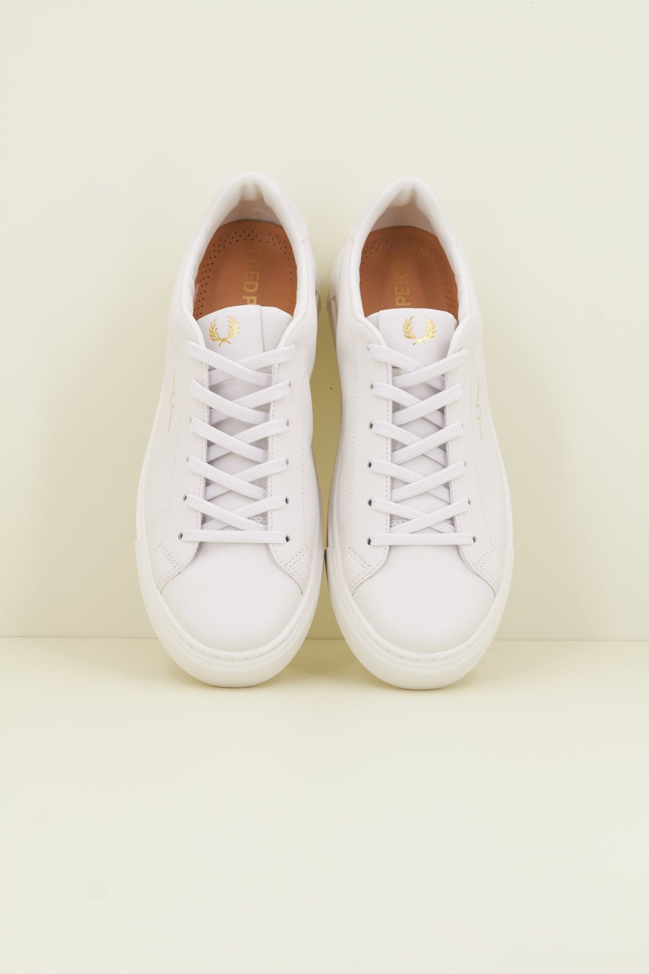 FRED PERRY LEATHER en color BLANCO (2)