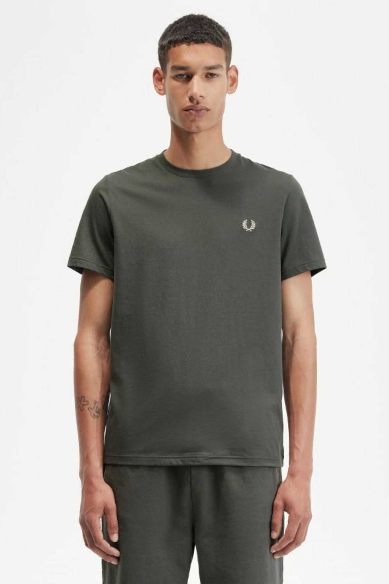 FRED PERRY LAUREL GRAPHIC en color VERDE (1)