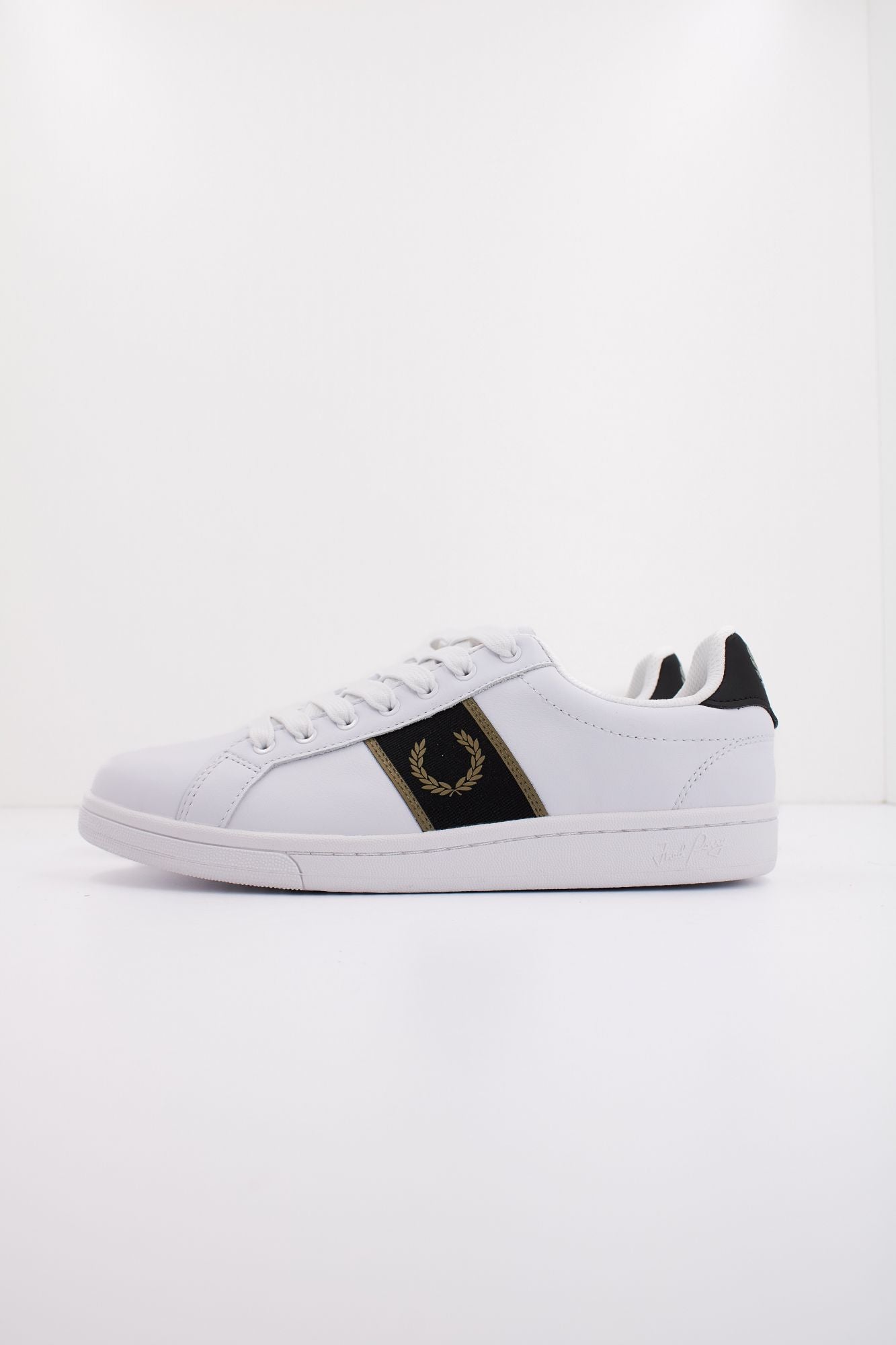 FRED PERRY B6304  en color BLANCO (1)