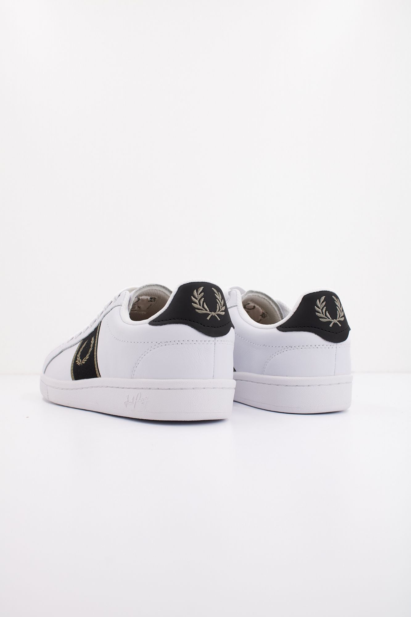 FRED PERRY B6304  en color BLANCO (3)