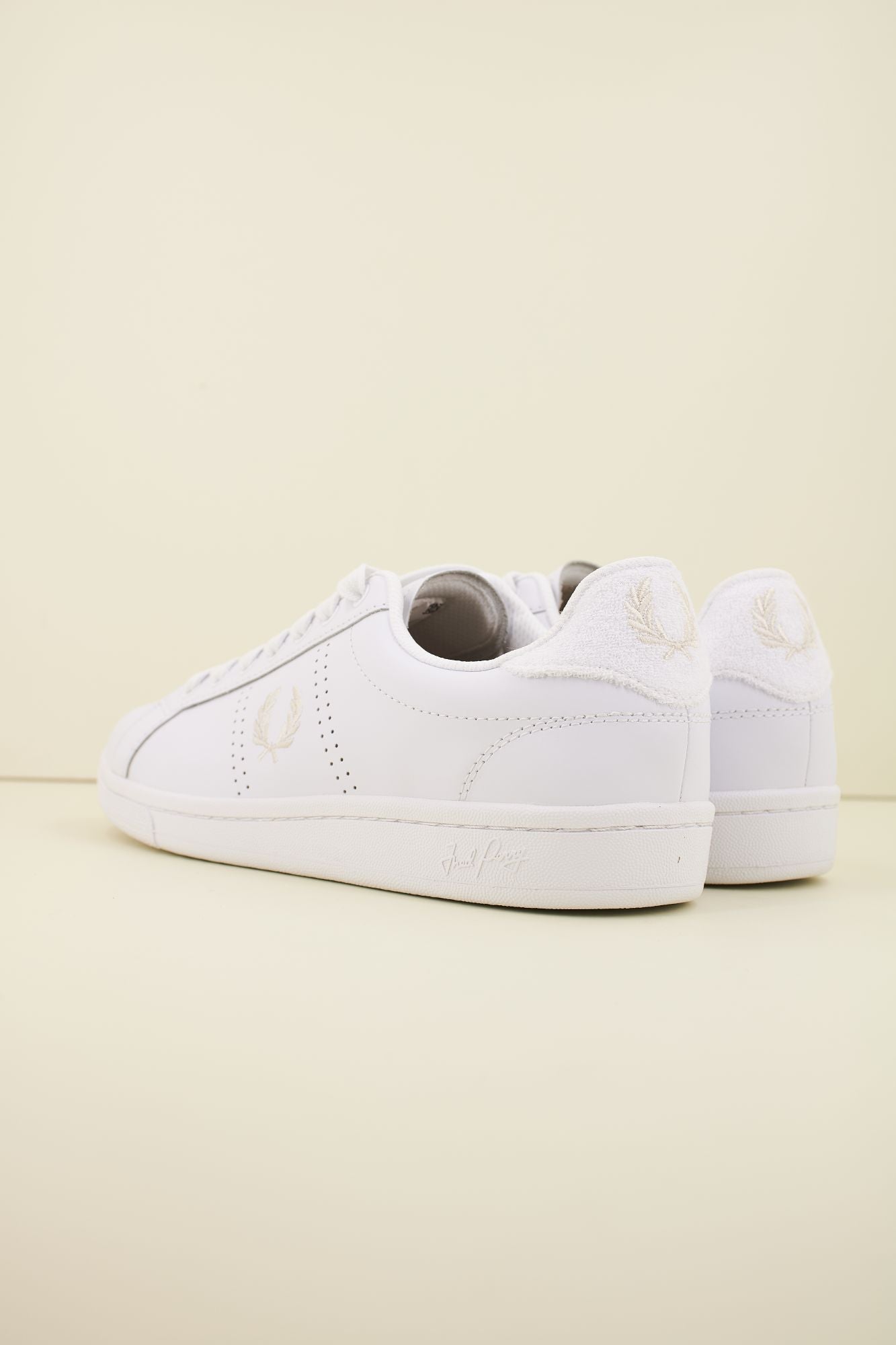 FRED PERRY B6333  en color BLANCO (3)