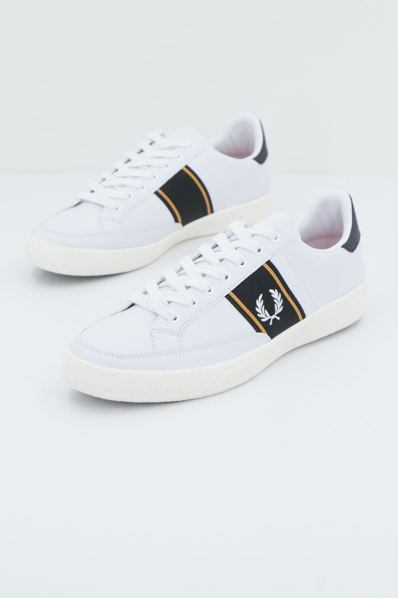 FRED PERRY B35  en color BLANCO (1)