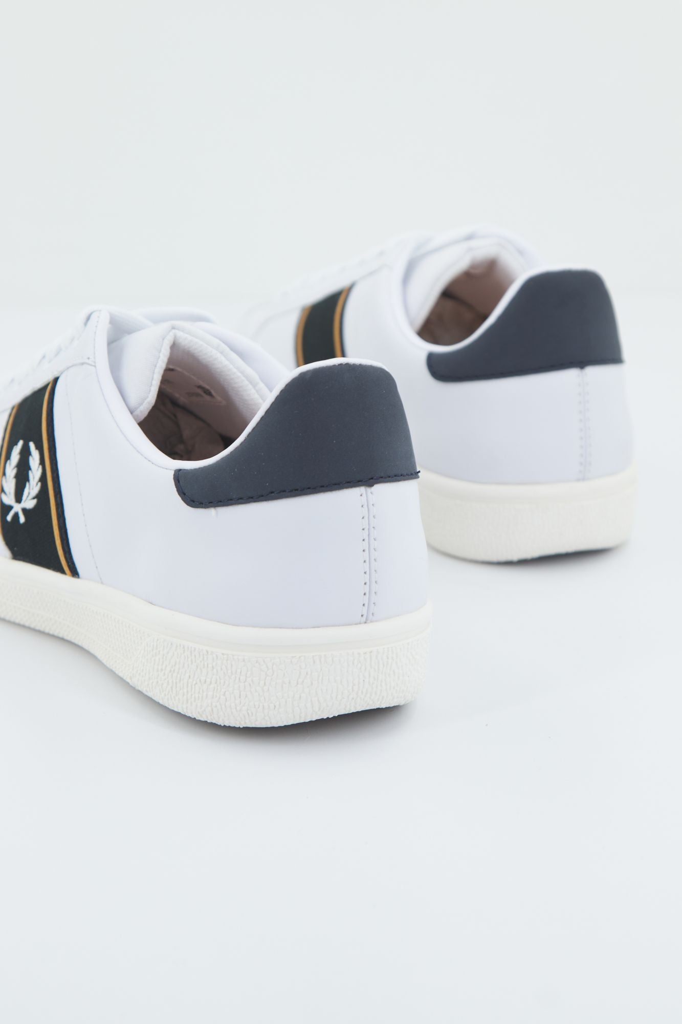 FRED PERRY B35  en color BLANCO (3)