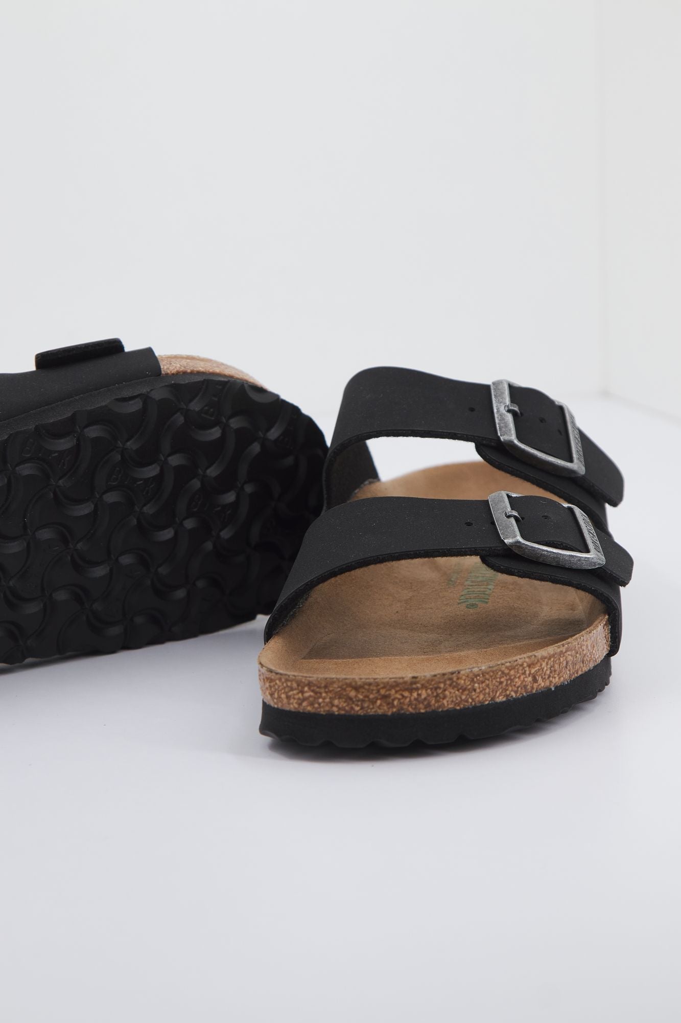 BIRKENSTOCK ARIZONA en color NEGRO (3)