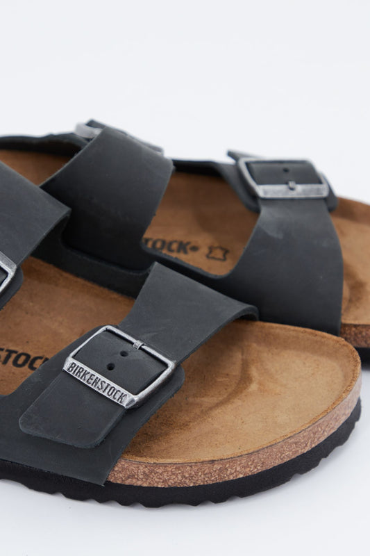 BIRKENSTOCK Arizona NU Oiled Black en color NEGRO (2)