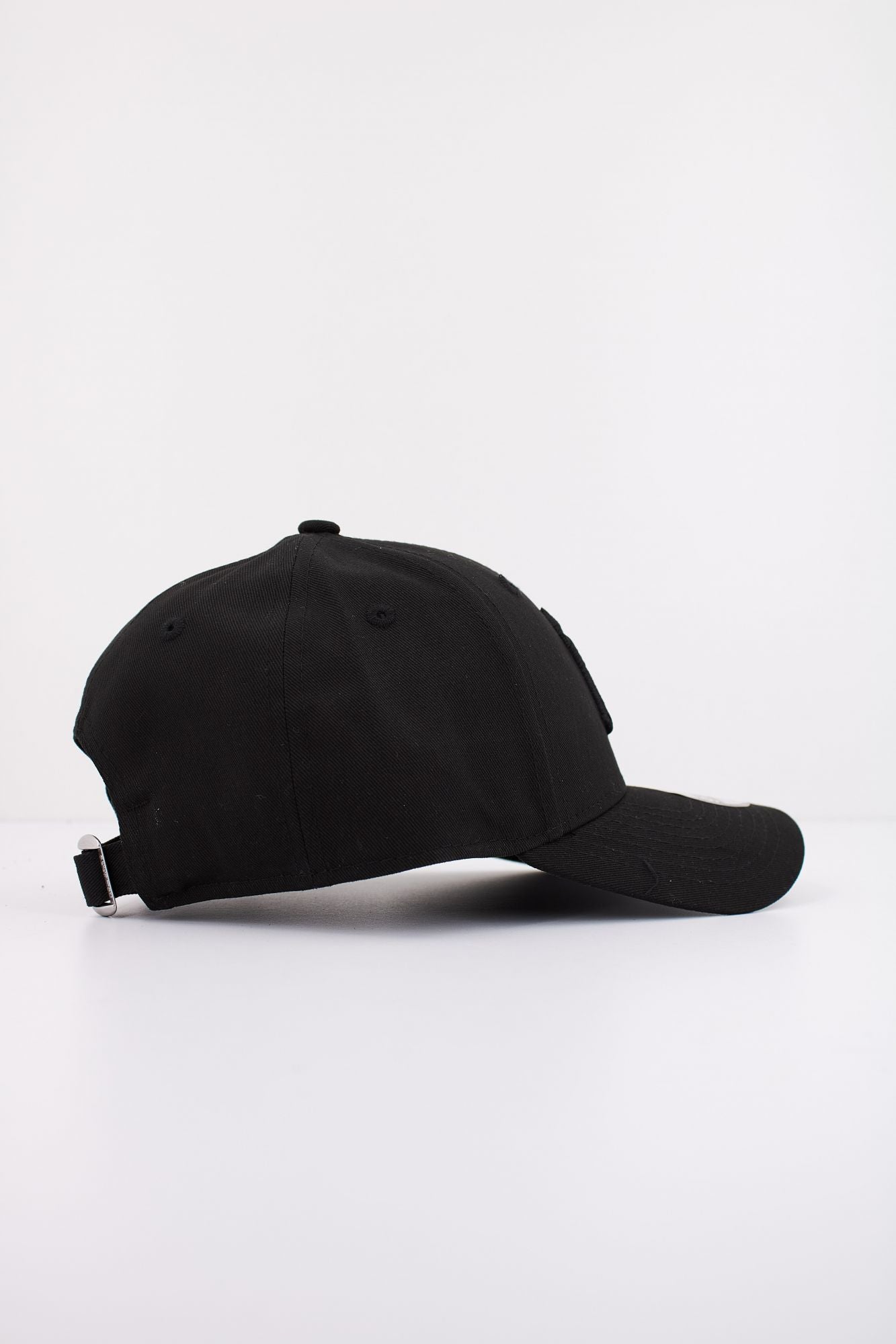 NEW ERA LEAGUE ESSENTI YOUTH en color NEGRO (2)