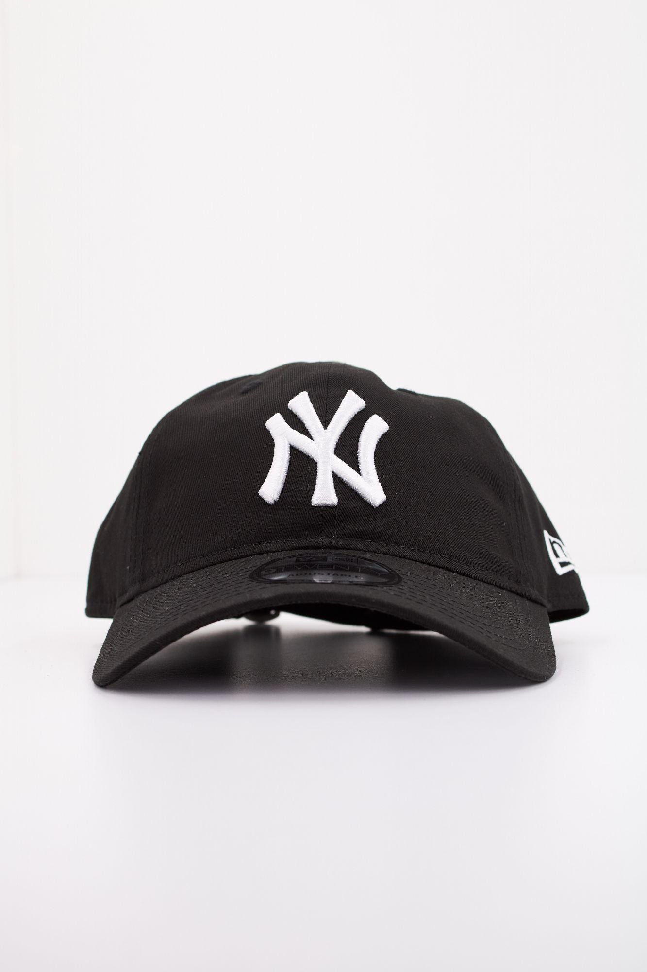 NEW ERA  LEAGUE ESS 9TWENTY en color NEGRO (1)