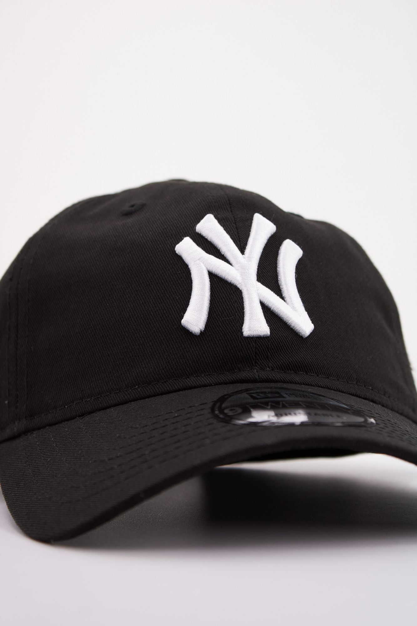 NEW ERA  LEAGUE ESS 9TWENTY en color NEGRO (4)